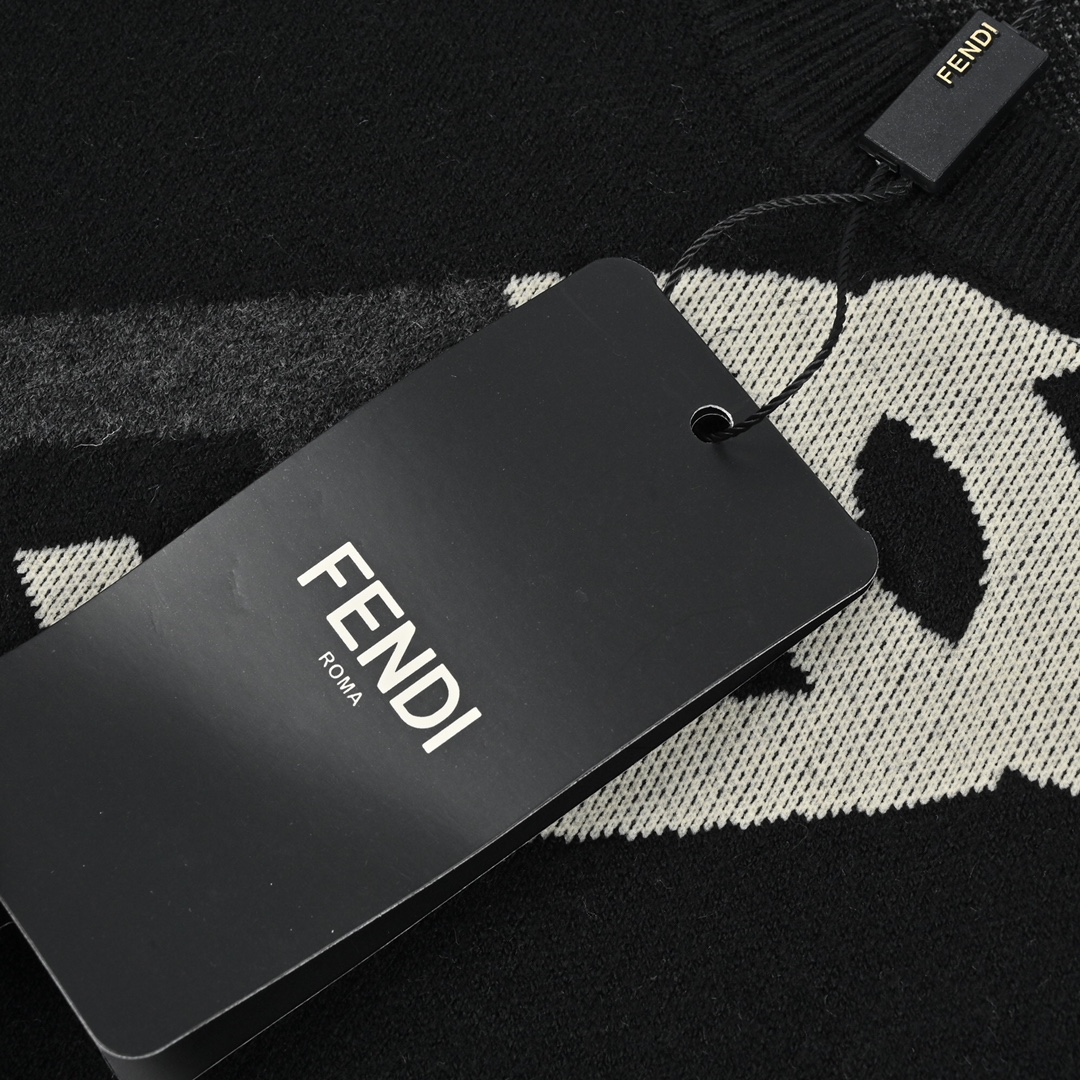 240 FENDI/芬迪 22FW 别针字母提花圆领卫衣毛衣