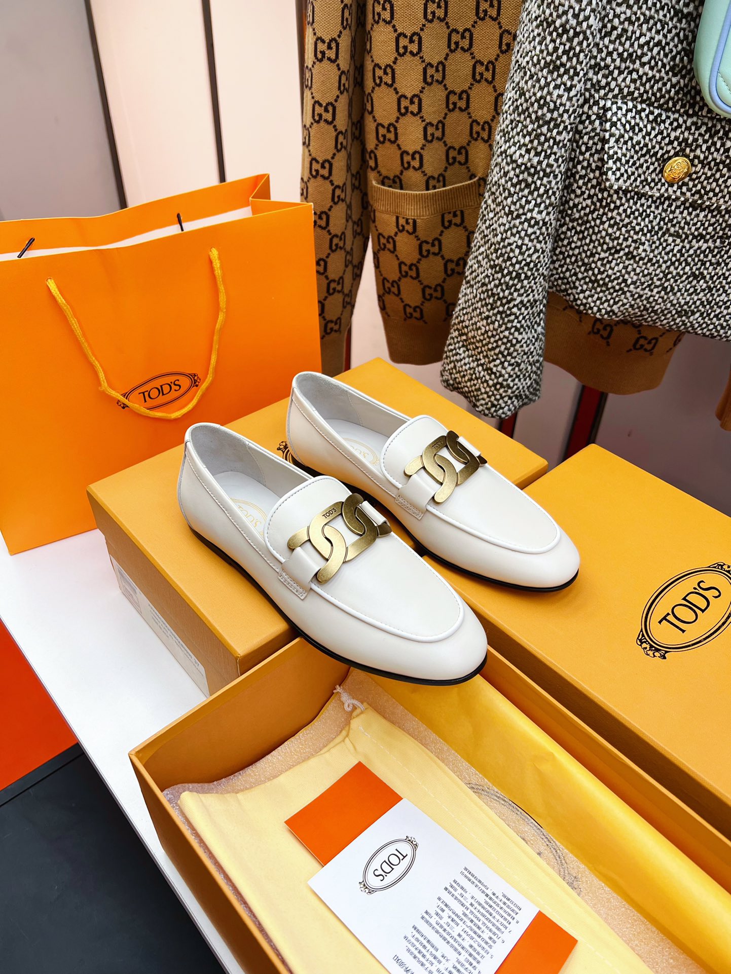 2020 Tod’s Retro-Linked Metal Leopards: High-Level Fashion Shoes with Sophisticated Details - 图片 2