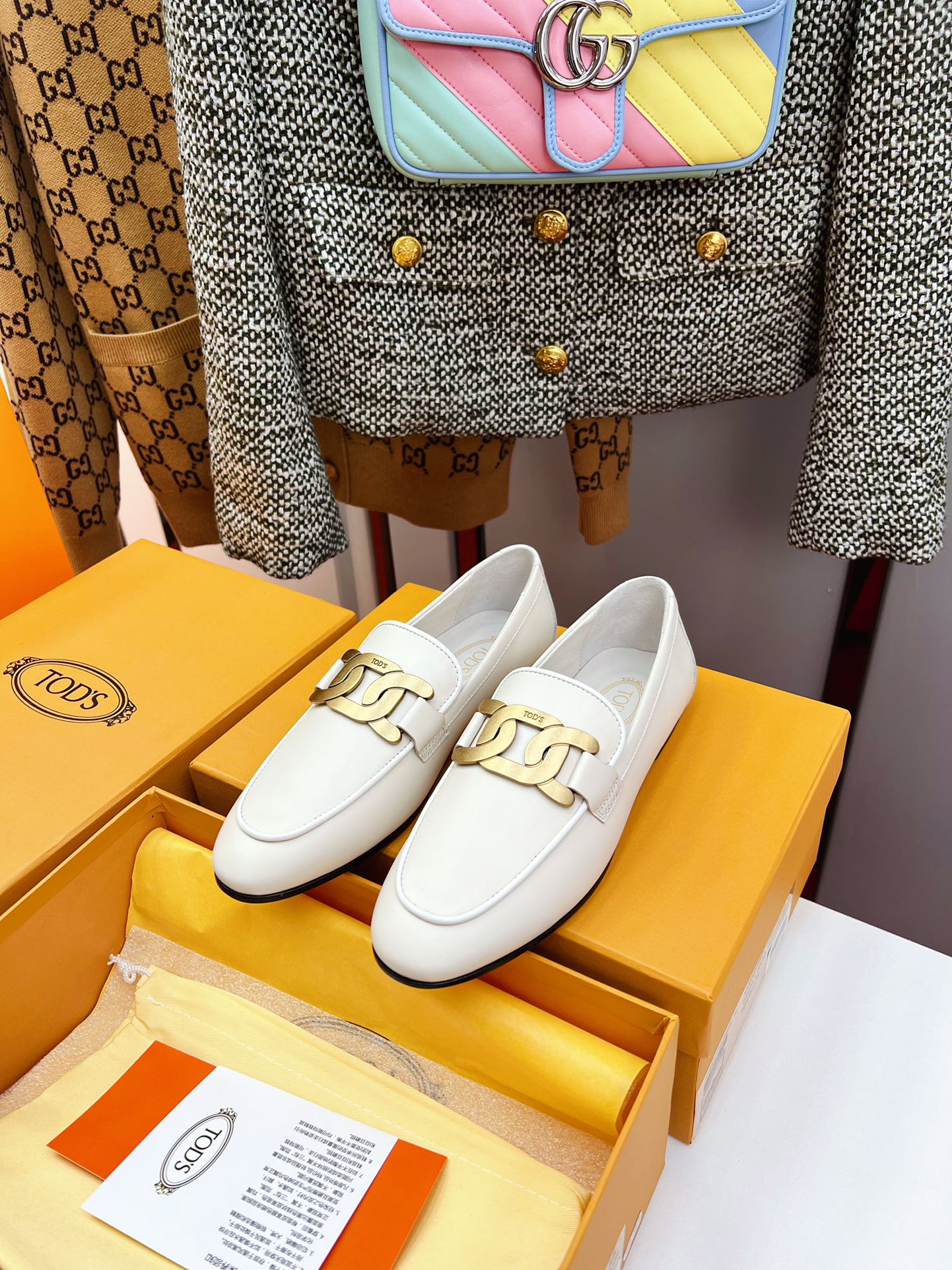 2020 Tod’s Retro-Linked Metal Leopards: High-Level Fashion Shoes with Sophisticated Details - 图片 1