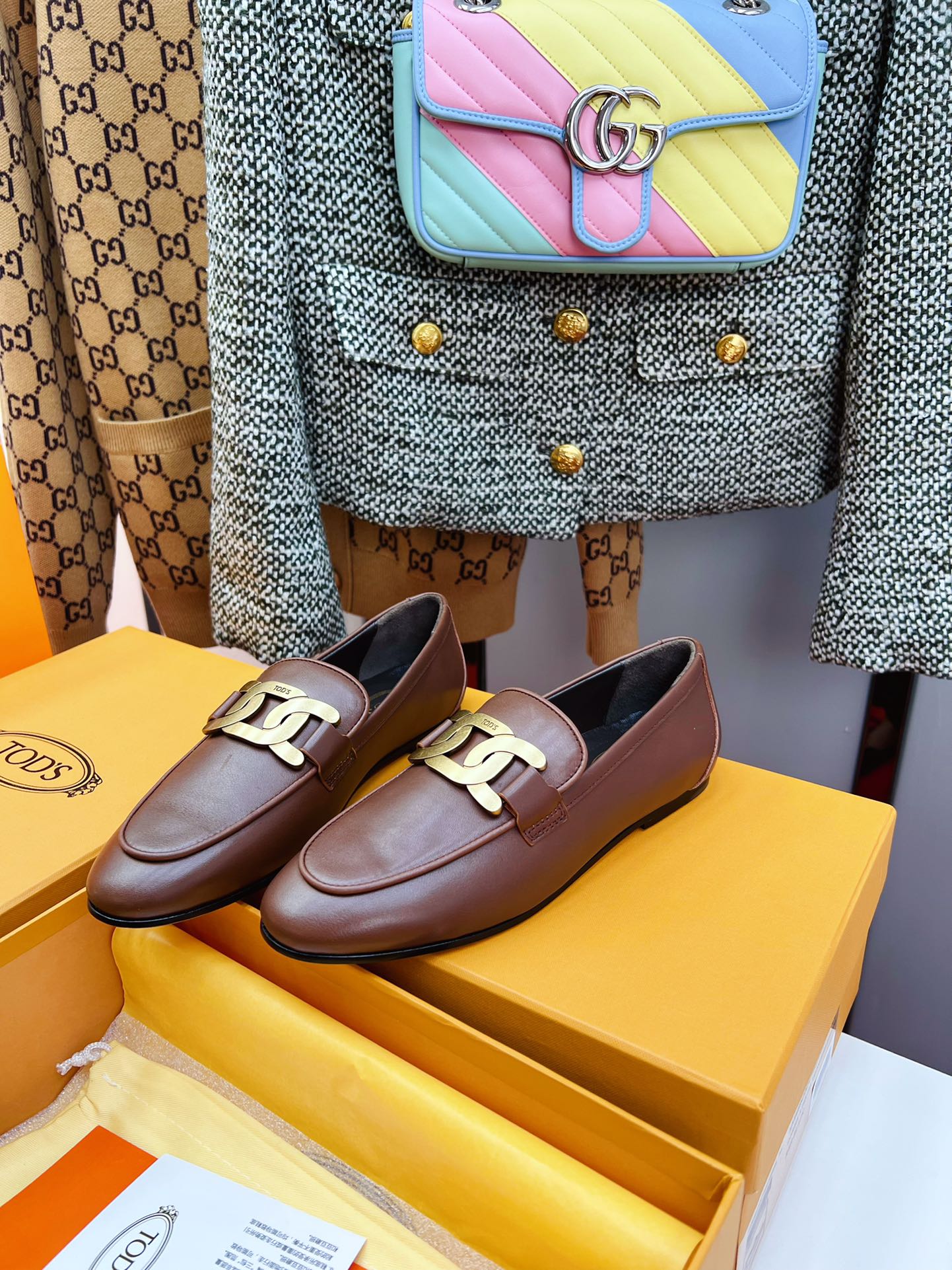 2020 Tod’s Retro-Linked Metal Leopards: High-Level Fashion with Hand-Suture Details - 图片 3