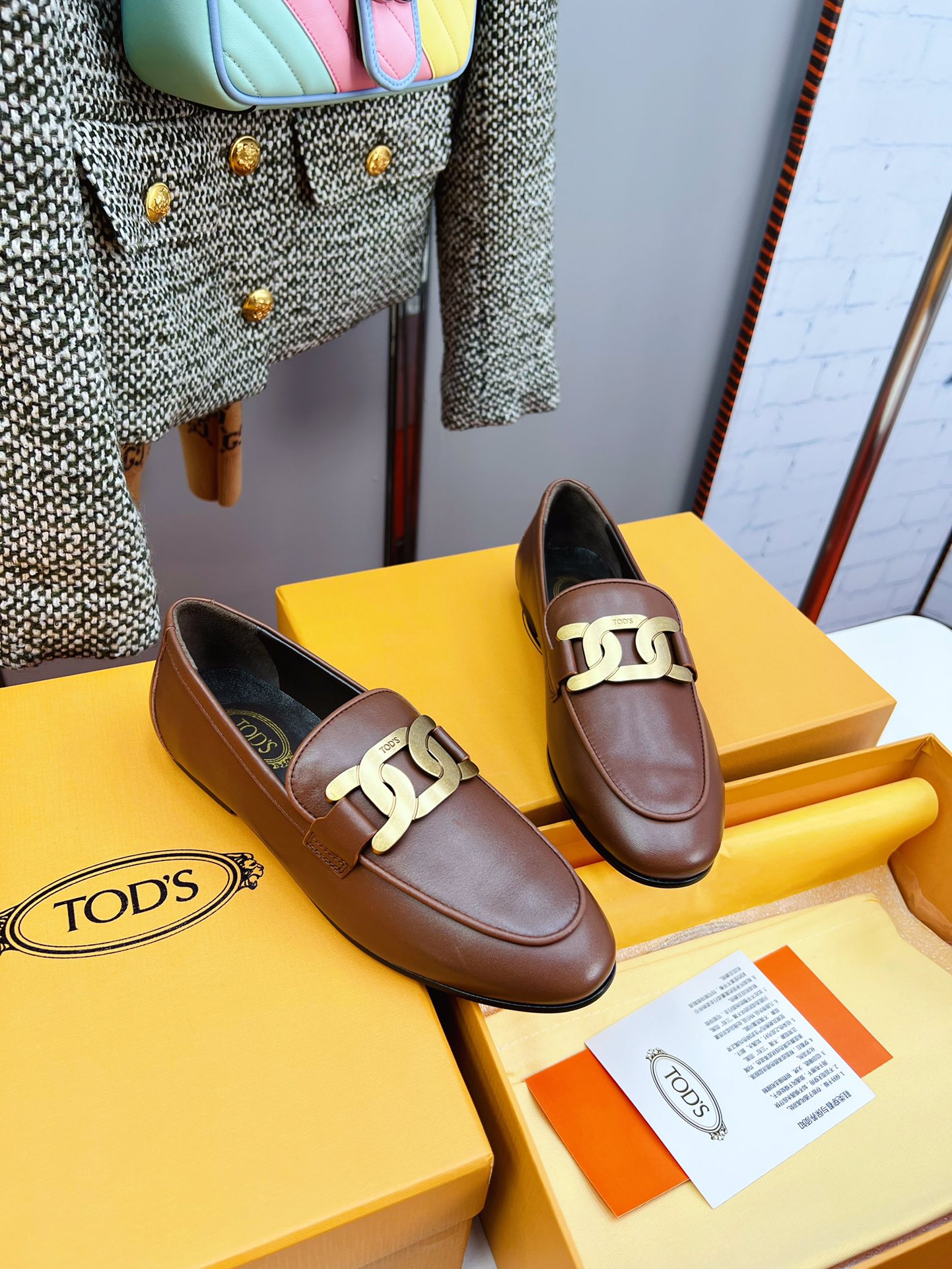 2020 Tod’s Retro-Linked Metal Leopards: High-Level Fashion with Hand-Suture Details - 图片 2