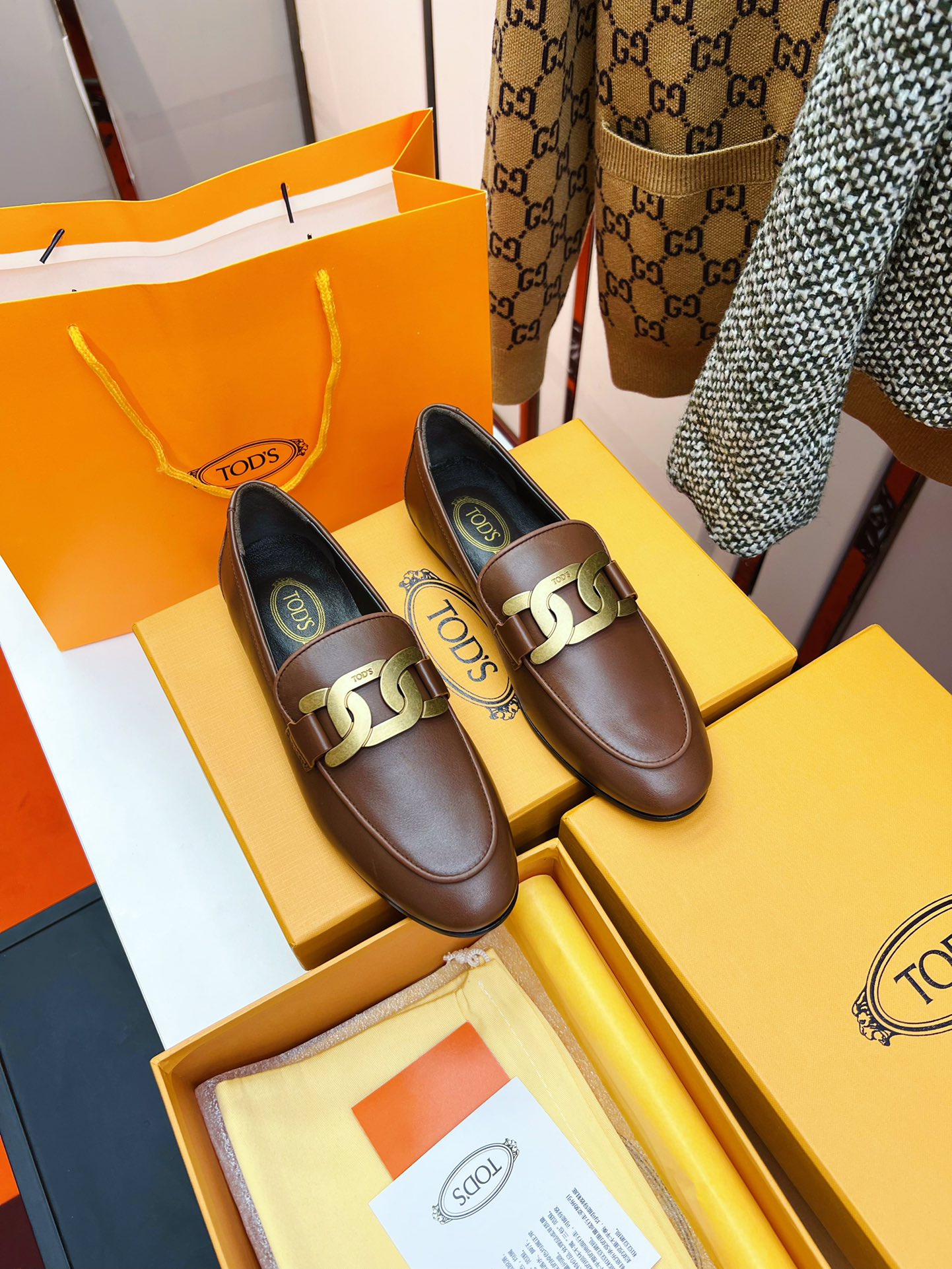 2020 Tod’s Retro-Linked Metal Leopards: High-Level Fashion with Hand-Suture Details - 图片 1
