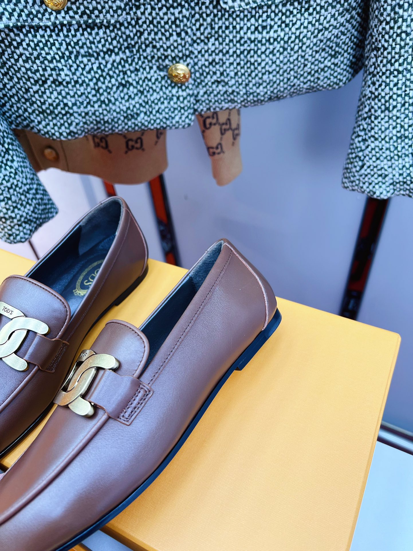 2020 Tod’s Retro-Linked Metal Leopards: High-Level Fashion with Hand-Suture Details - 图片 4