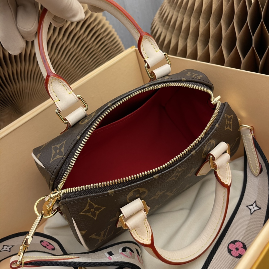 the Speedy Bandoulière 20 handbag captures the classic silhouette of the - Bag 9