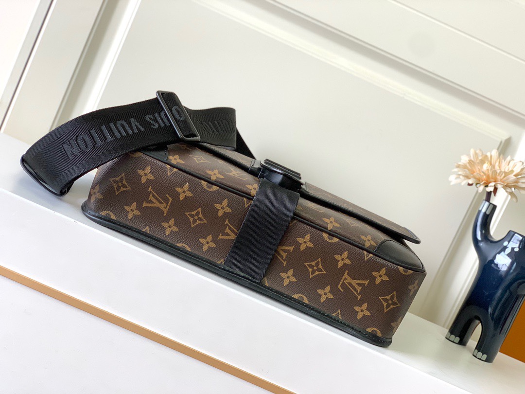 LOUIS VUITTON M46328 ARCHY Medium Messenger Bag