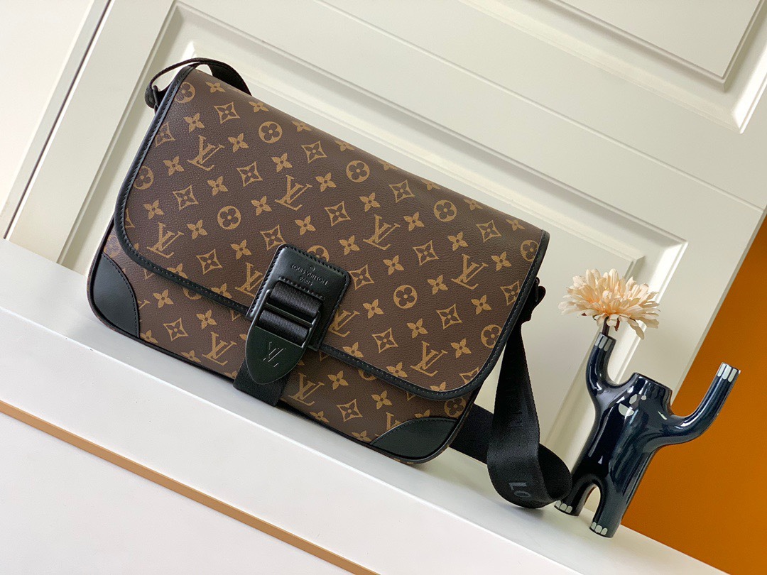 LOUIS VUITTON M46328 ARCHY Medium Messenger Bag