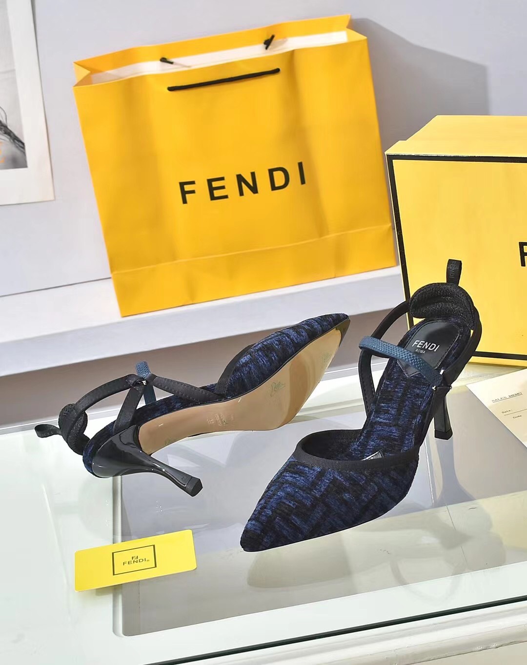 fábrica a cabo: el nuevo contador de Fendi sitio web oficial nuevas sandalias de tacón alto / talón,
