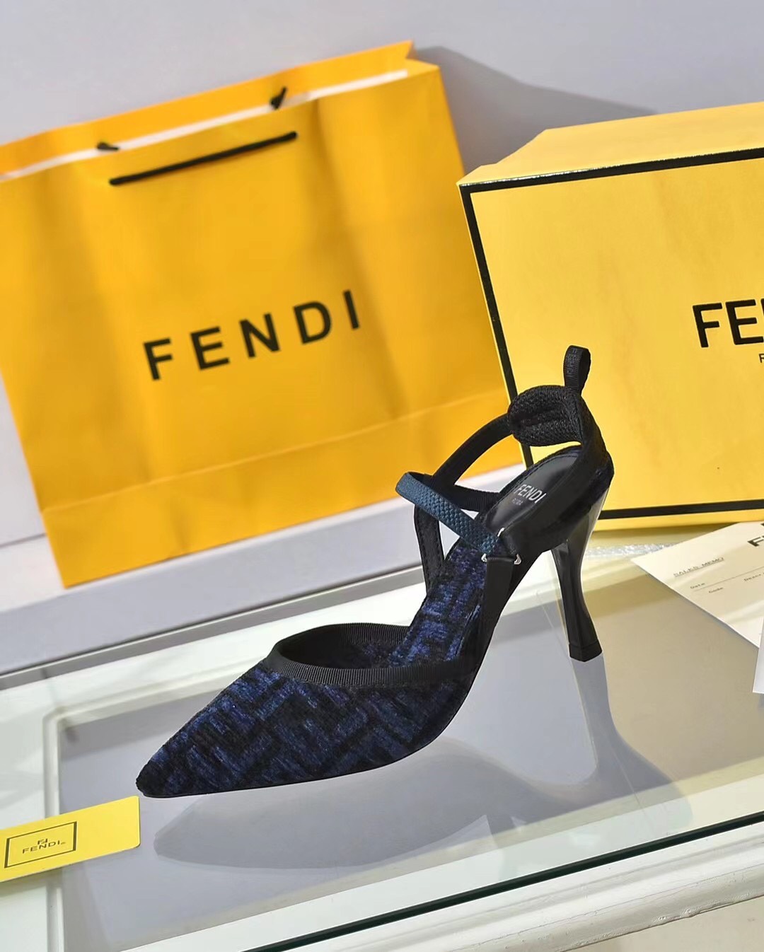 fábrica a cabo: el nuevo contador de Fendi sitio web oficial nuevas sandalias de tacón alto / talón,