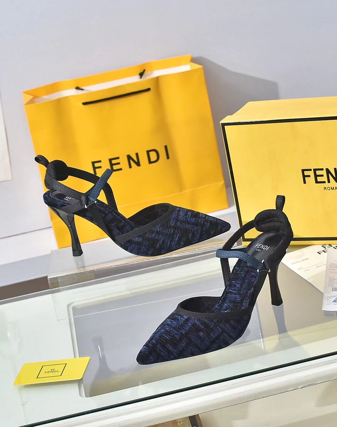 fábrica a cabo: el nuevo contador de Fendi sitio web oficial nuevas sandalias de tacón alto / talón,