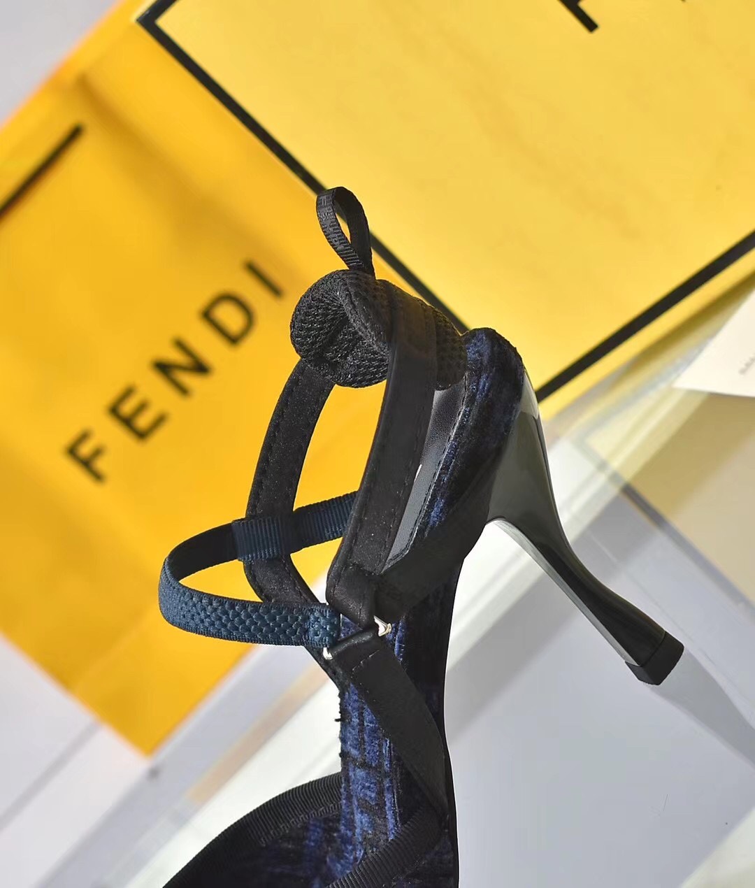 fábrica a cabo: el nuevo contador de Fendi sitio web oficial nuevas sandalias de tacón alto / talón,