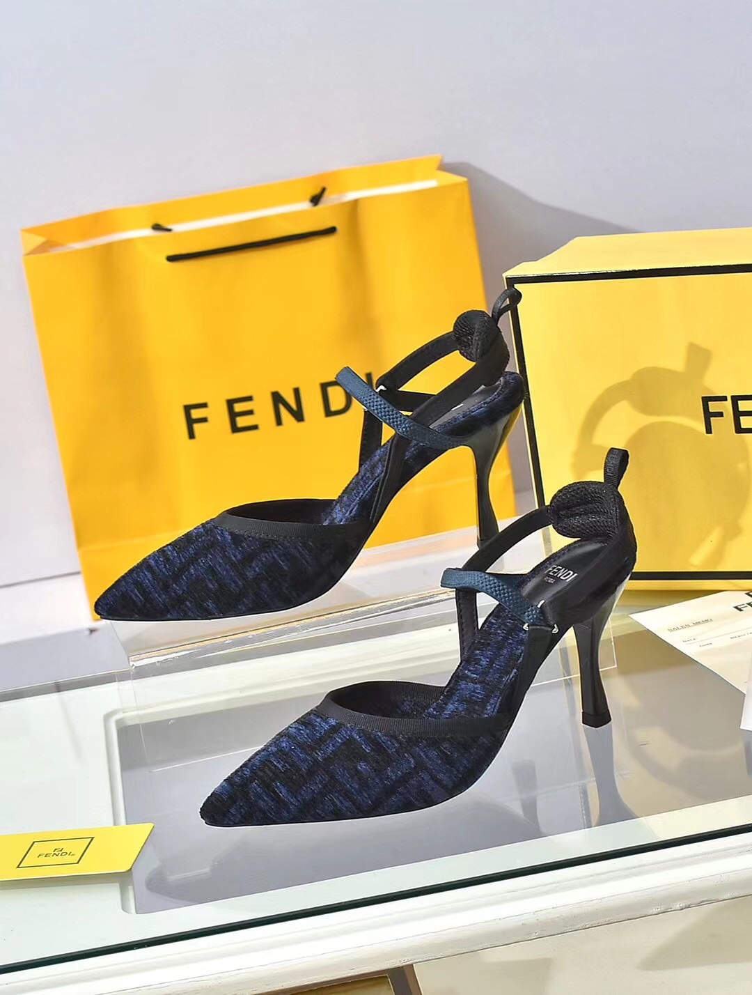 fábrica a cabo: el nuevo contador de Fendi sitio web oficial nuevas sandalias de tacón alto / talón,
