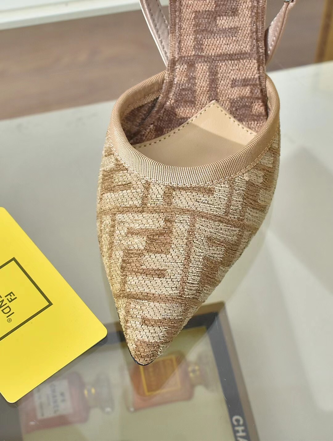 fábrica a cabo: el nuevo contador de Fendi sitio web oficial nuevas sandalias de tacón alto / talón,