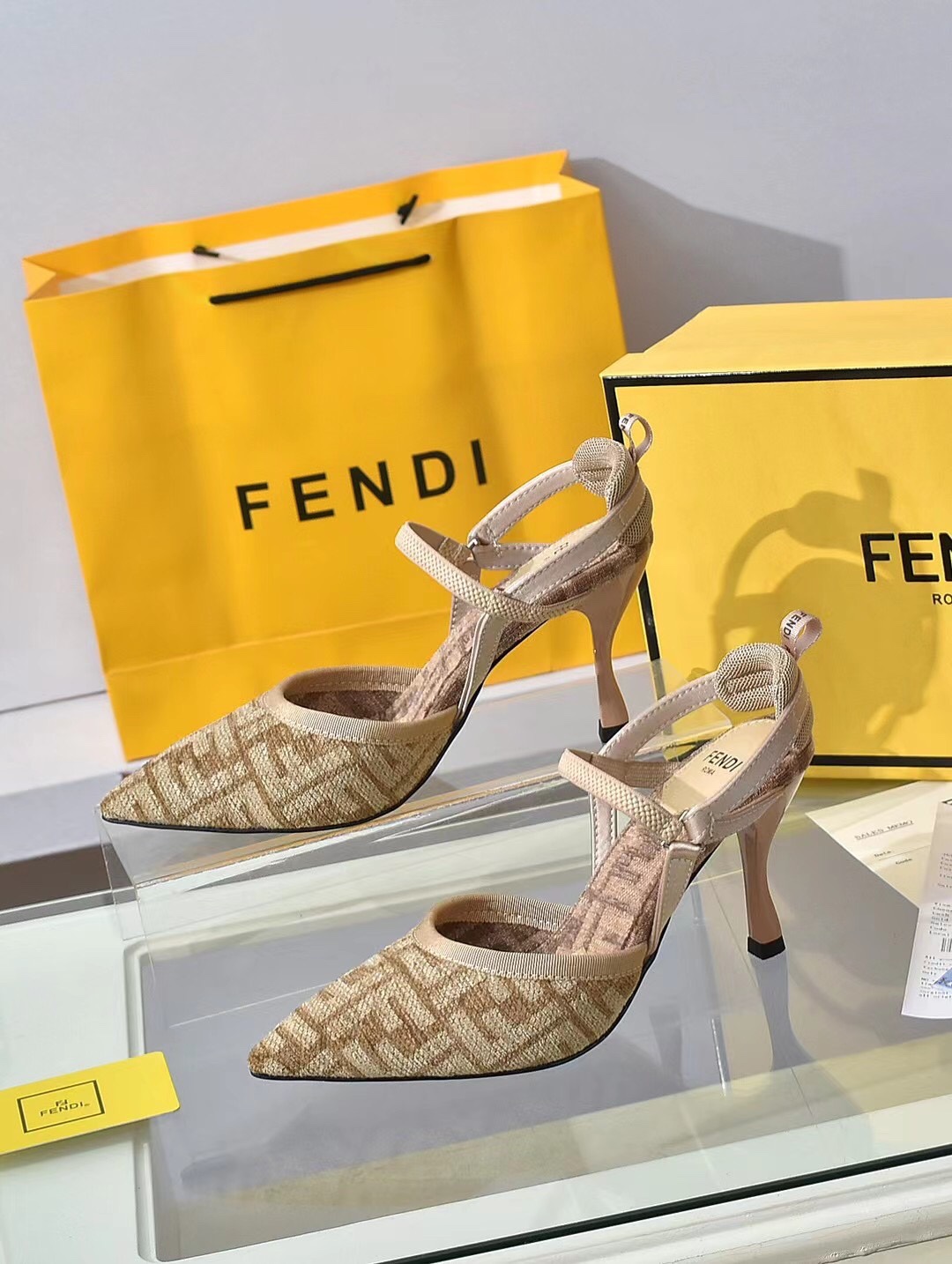 fábrica a cabo: el nuevo contador de Fendi sitio web oficial nuevas sandalias de tacón alto / talón,