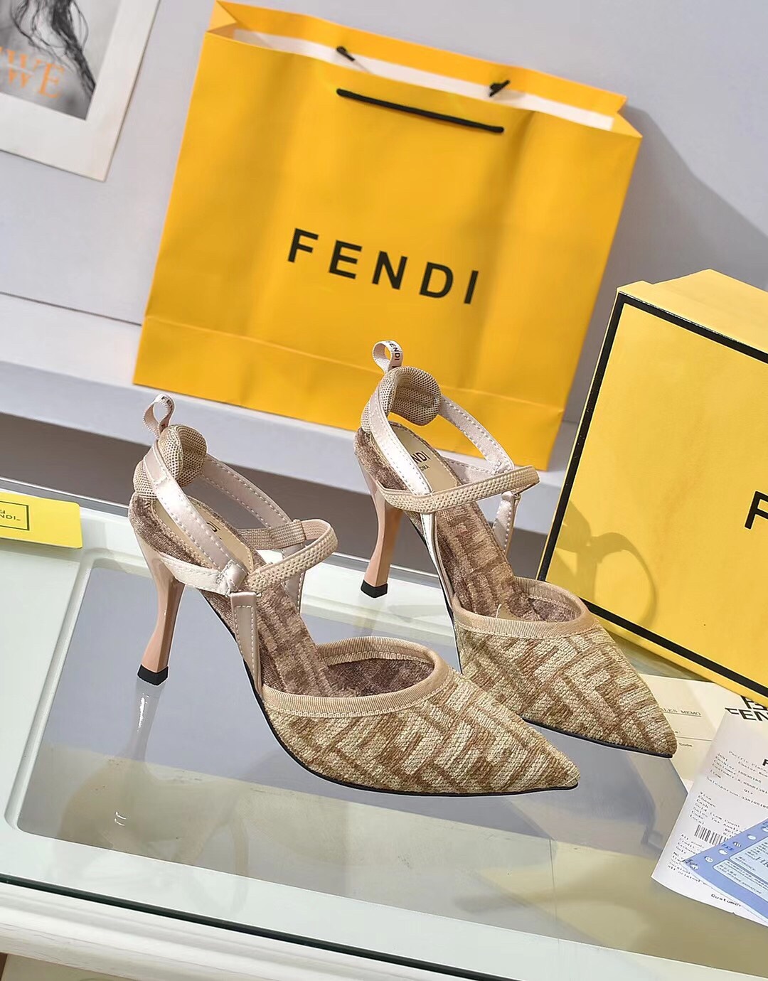 fábrica a cabo: el nuevo contador de Fendi sitio web oficial nuevas sandalias de tacón alto / talón,