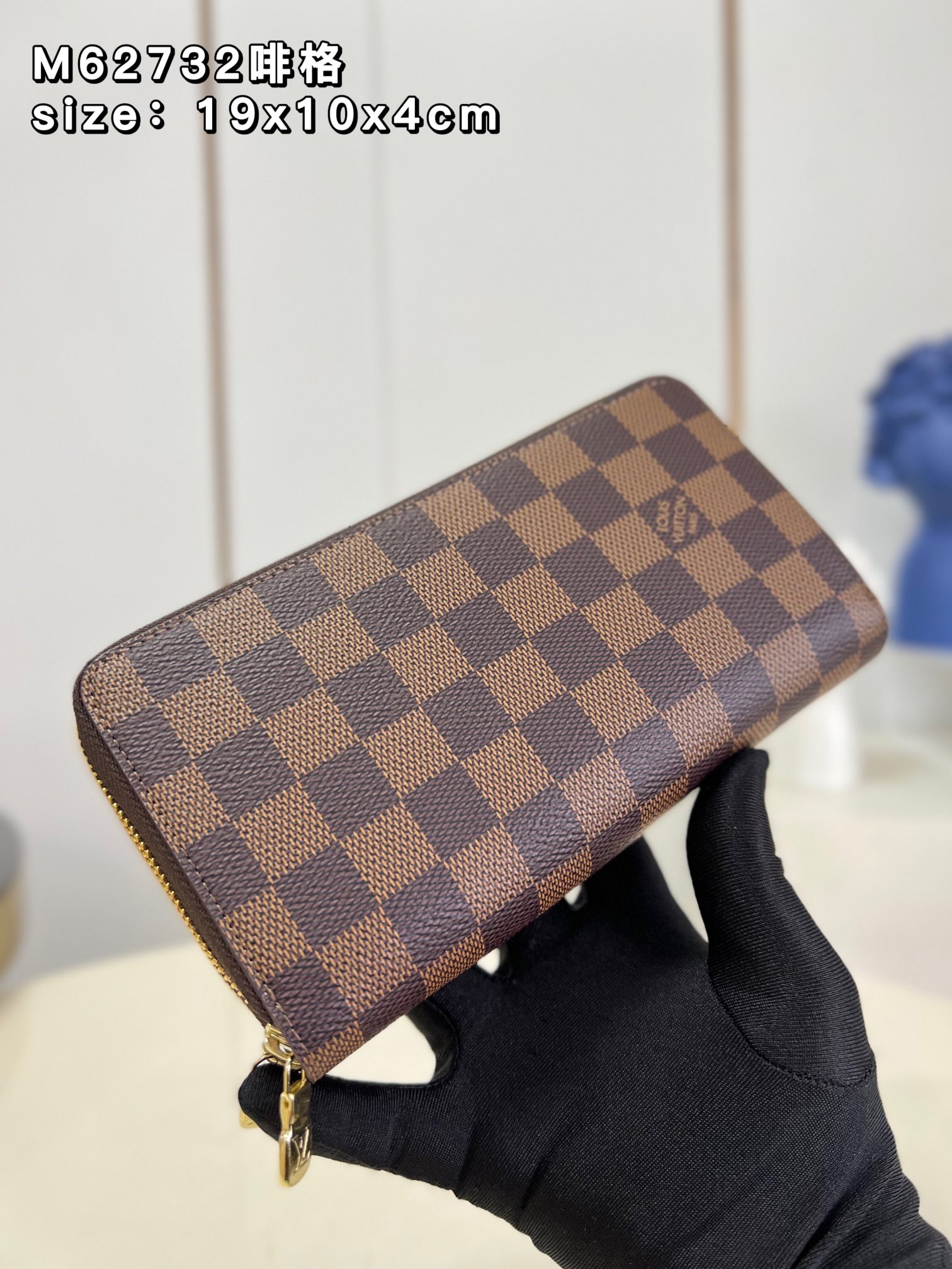 NO:399454,【Exclusive real photo M62732 coffee grid】This extremely practical double zipper Zippy large wallet with enough capacity to rival the bag. The space is large enough, (with a special pocket), keys, passport, cash and all your credit cards. It shows maturity. Size 19×10×4cm ns.320, LV [original leather], louis vuitton19860909【独家实拍 M62732啡格】此款极为实用的双拉链Zippy大号钱夹在容量上足可与包袋相媲美.空间足够大,（有一个特别口袋）、钥匙、护照、现金以及您所有的信用卡.彰显成熟.尺寸19×10×4cm ns.320,LV【原厂皮】,louis vuitton,Bag