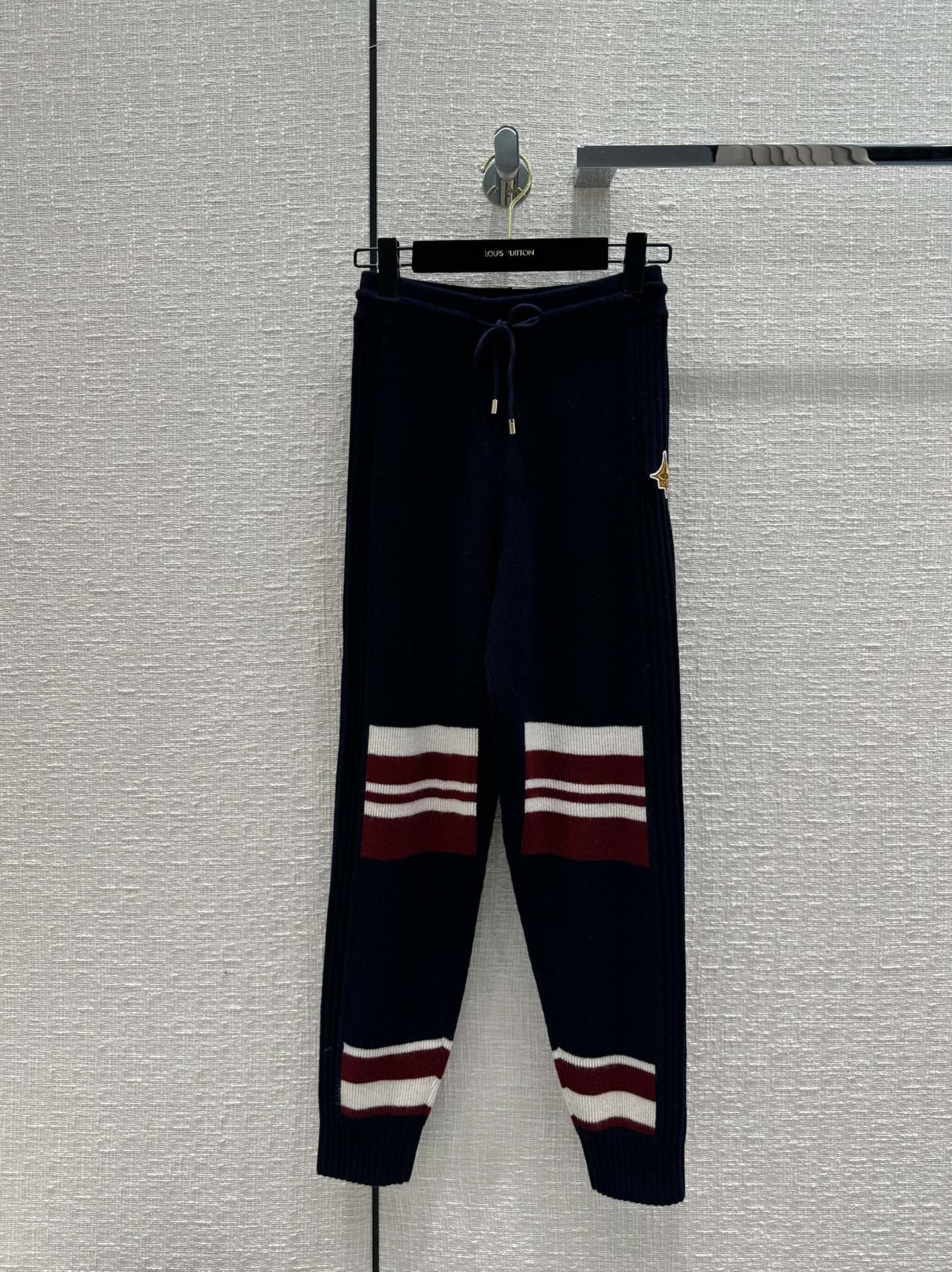 2022Louis Vui*ton22秋冬SKI系列新品，深蓝色徽标刺绣针织运动裤休闲裤