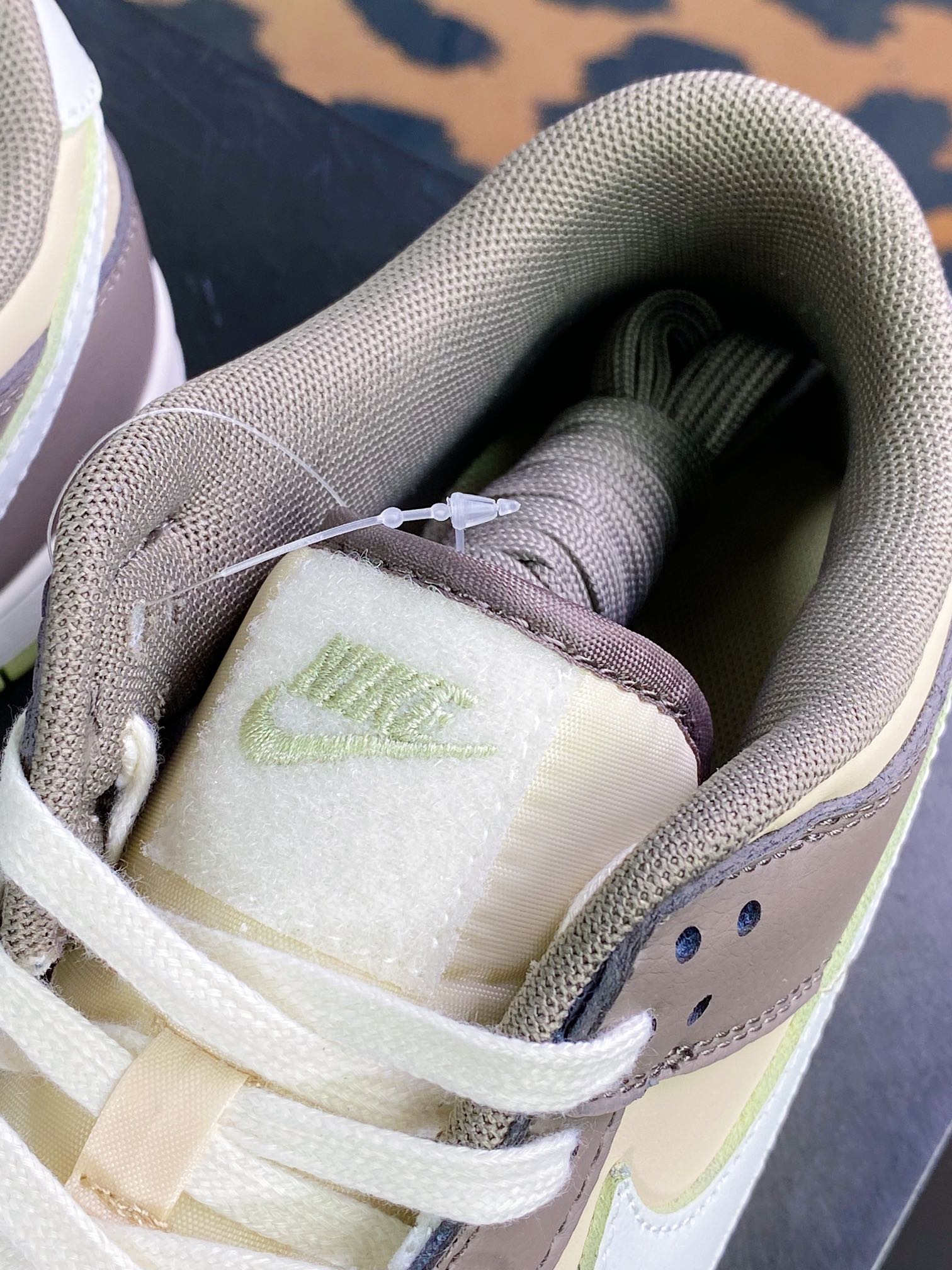 220 SB Dunk Low”Sail Olive Grey”扣篮系列低帮休闲运动滑板板鞋FB4960-210