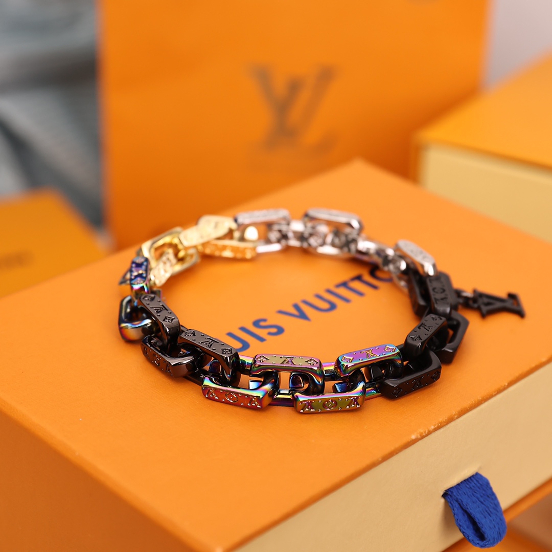 Louis Vuitton Jewelry Bracelet Polishing