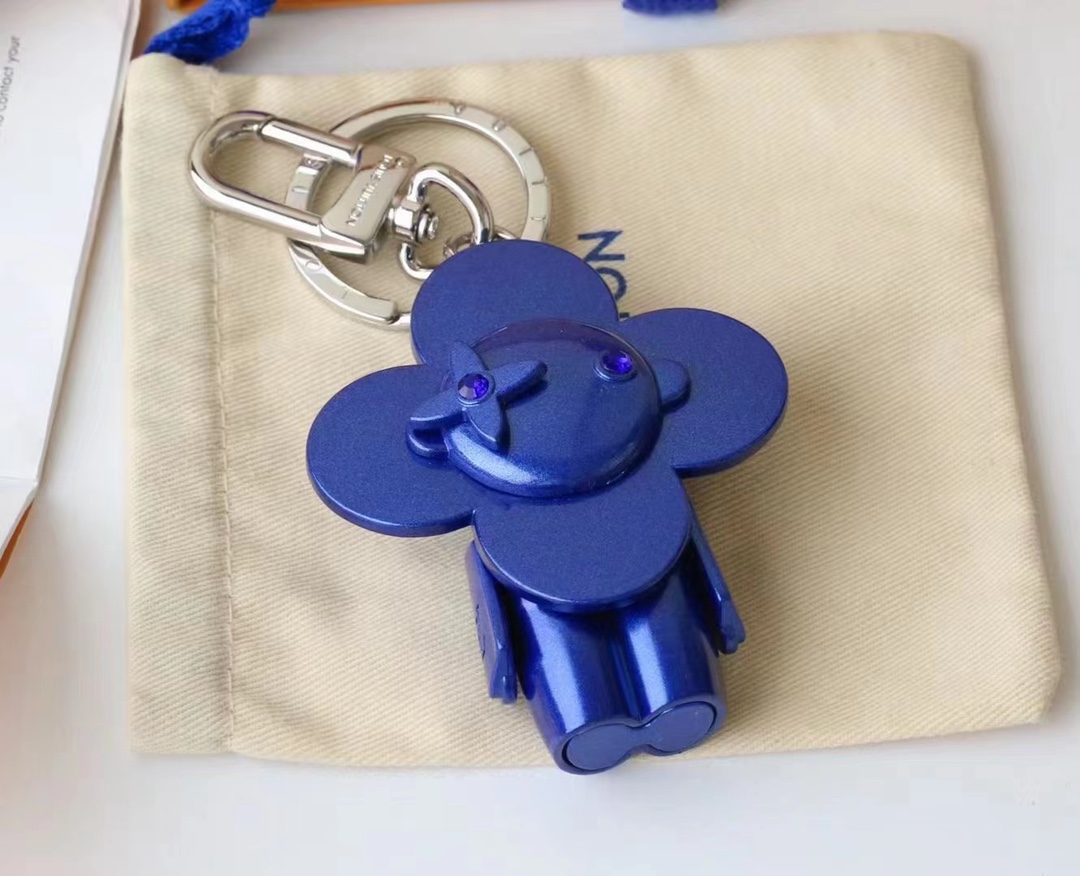 Close-up of petals on charming sunflower keychain