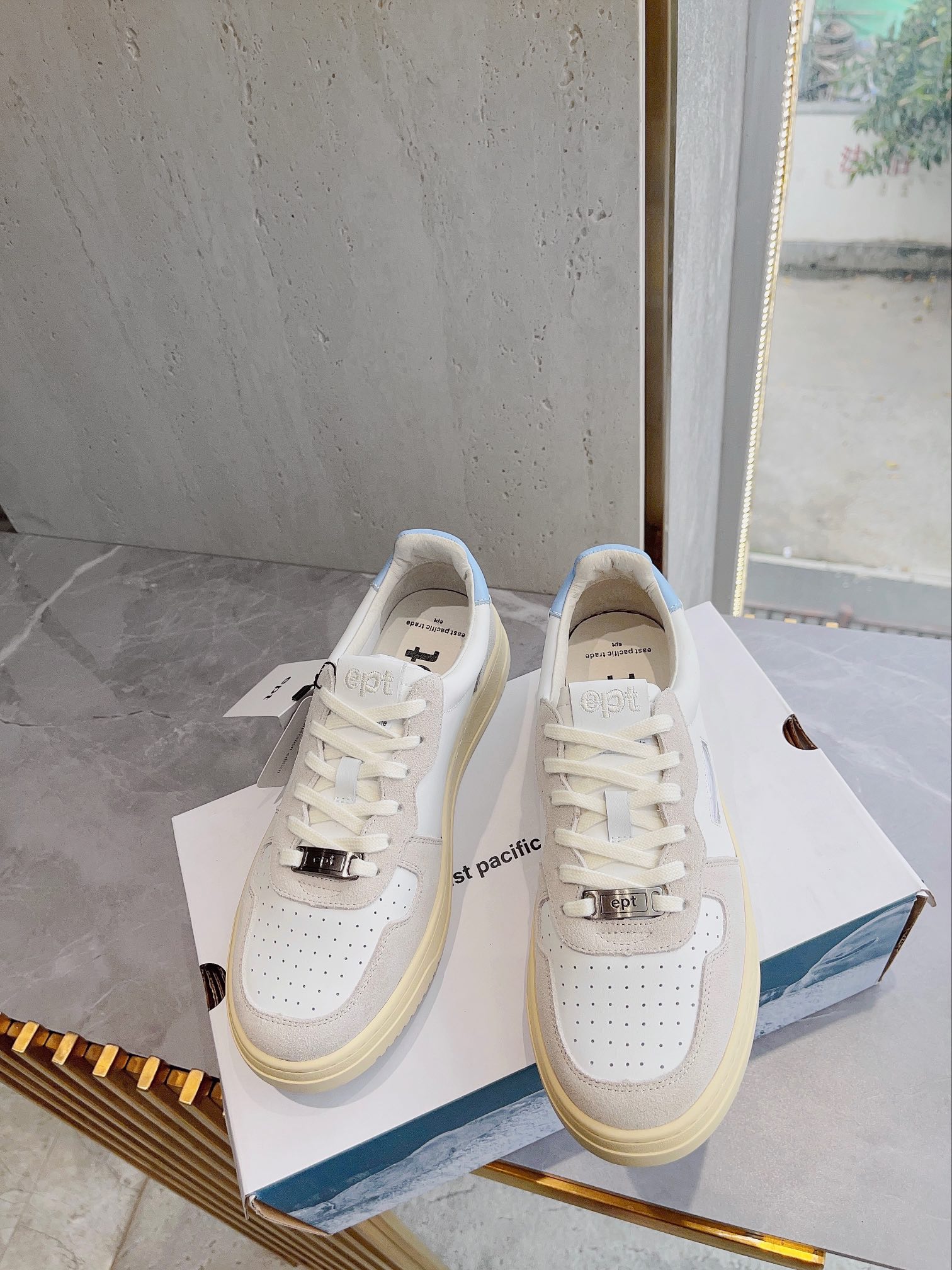 NO:272668,The top-level original version of real price, purchasing level EPT small white shoes liglio is fully launched on the shelves of Eastpacific Korean retro leather, popular global counter official website, out of stock, small white shoes are super retro and versatile, Korean style, European and American style, daily combination, now the doctor's ck is this pair, which is also one of the best sports shoes for many celebrity doctors to grow grass. Get it quickly and buy genuine version development. Fabric imported cowhide fabric, inner li, pig skin, inner li, original TPU sole, size number women's size 35-40. Men's size 39-44 45 customized, no return and exchange,, sneakers, cowhide19860909实价顶级原版开发 代购级别 ept小白鞋liglio全面上架eastpacific韩版复古真皮 火爆全球专柜官网断码断货 小白鞋超级复古百搭好看 韩国风欧美风日常搭配都可 现在博士们的ck是这双 也是众多明星博士们种草的最佳运动鞋之一 赶快get、 购入正品打版开发 面料进口牛皮面料 内里猪皮内里 原版TPU大底 码数女码35-40.男码39-44 45定制不退换,,sneakers,cowhide,Men's shoes