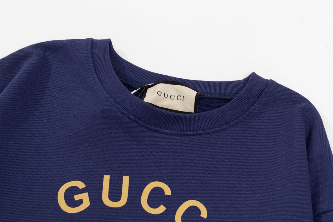 240 古驰/GUCCI 古驰在百年时光流转之间“Gucci 1921 Firenze”印花述说