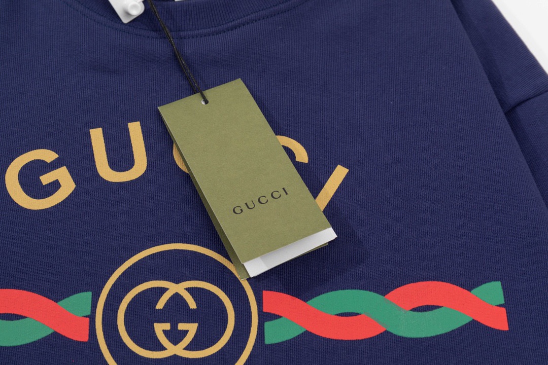 240 古驰/GUCCI 古驰在百年时光流转之间“Gucci 1921 Firenze”印花述说