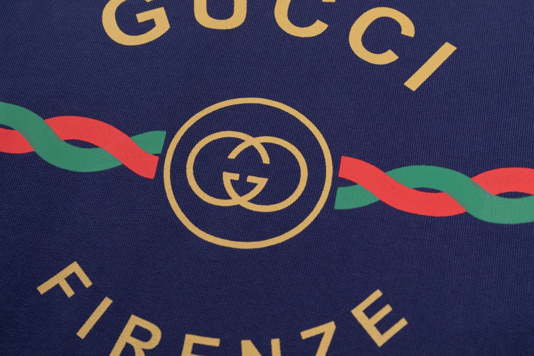 240 古驰/GUCCI 古驰在百年时光流转之间“Gucci 1921 Firenze”印花述说