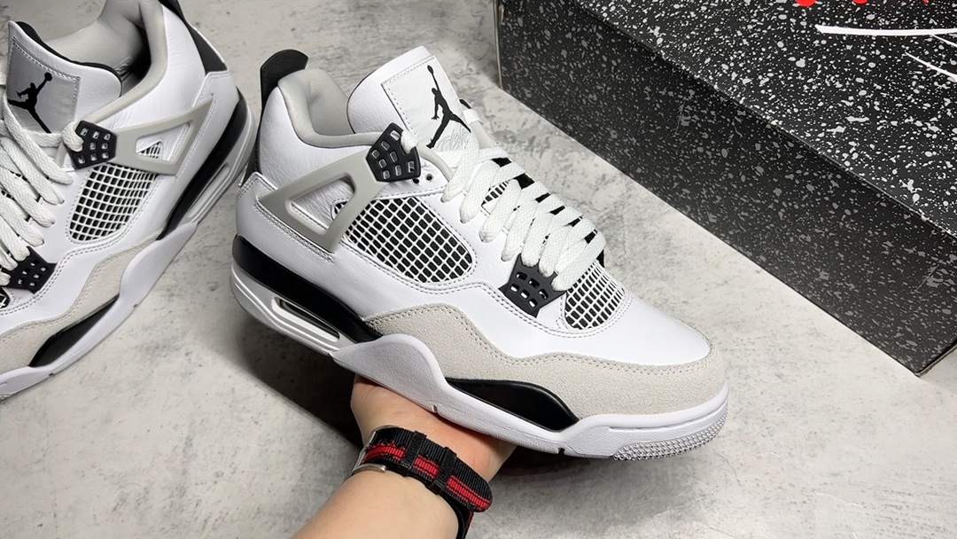 AJ4灰白黑尺码40-47.5总裁P