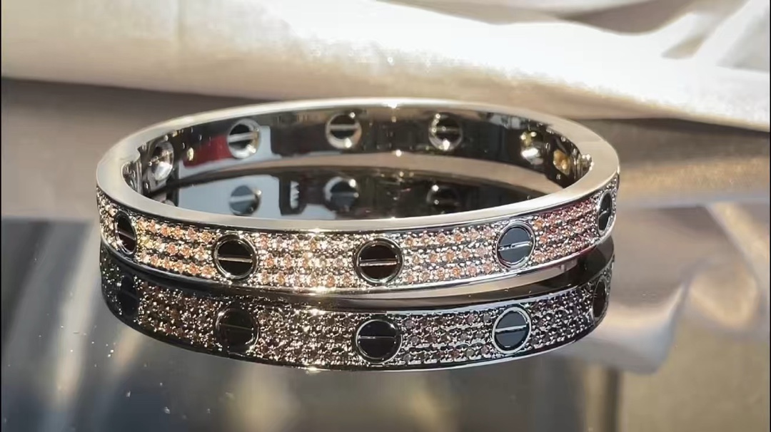 Cartier 男女佩戴都
