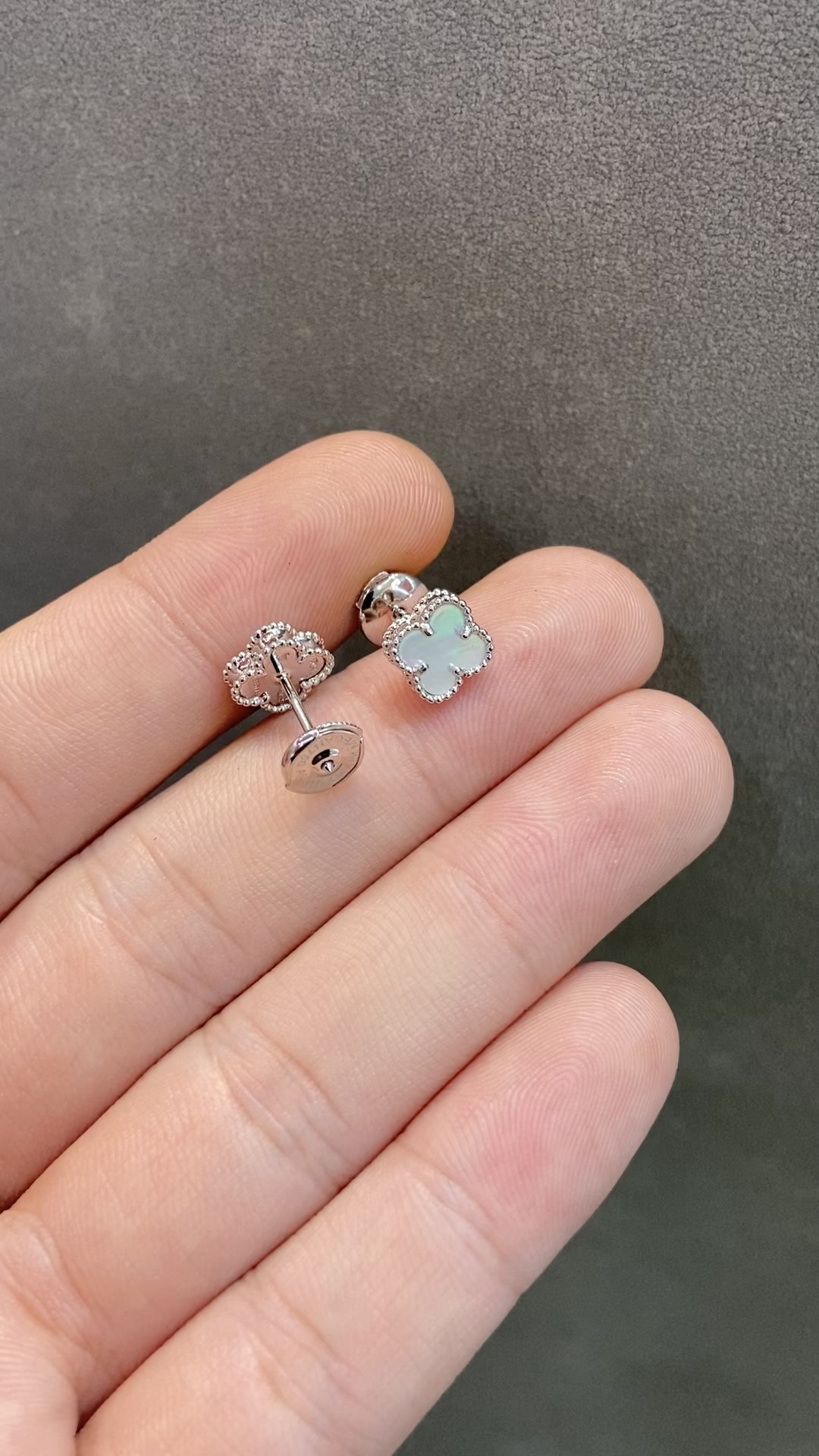 Van Cleef & Arpels vca mini白贝四叶草耳钉