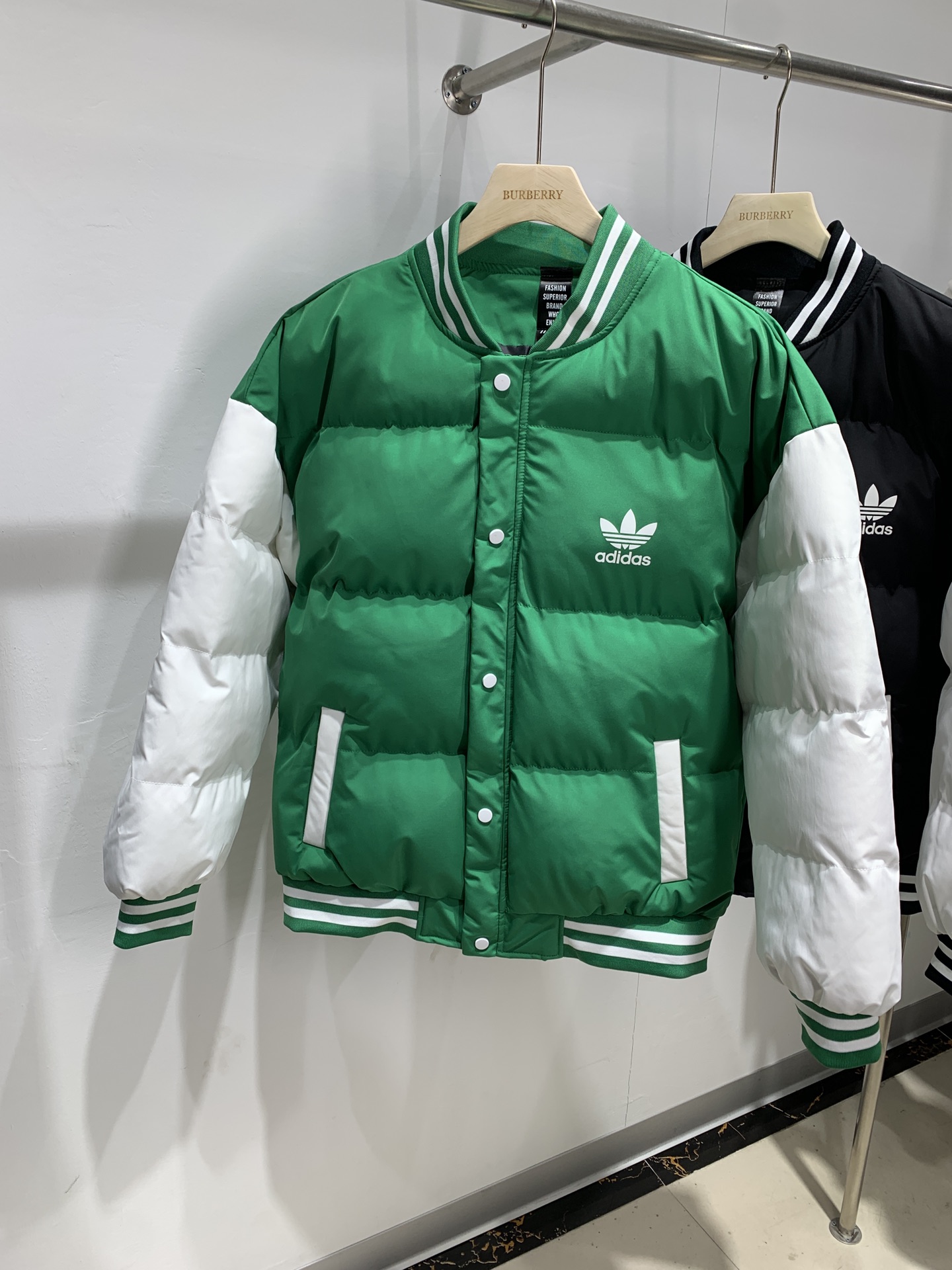 阿迪达斯 Adidas冬季新品棒球服细节