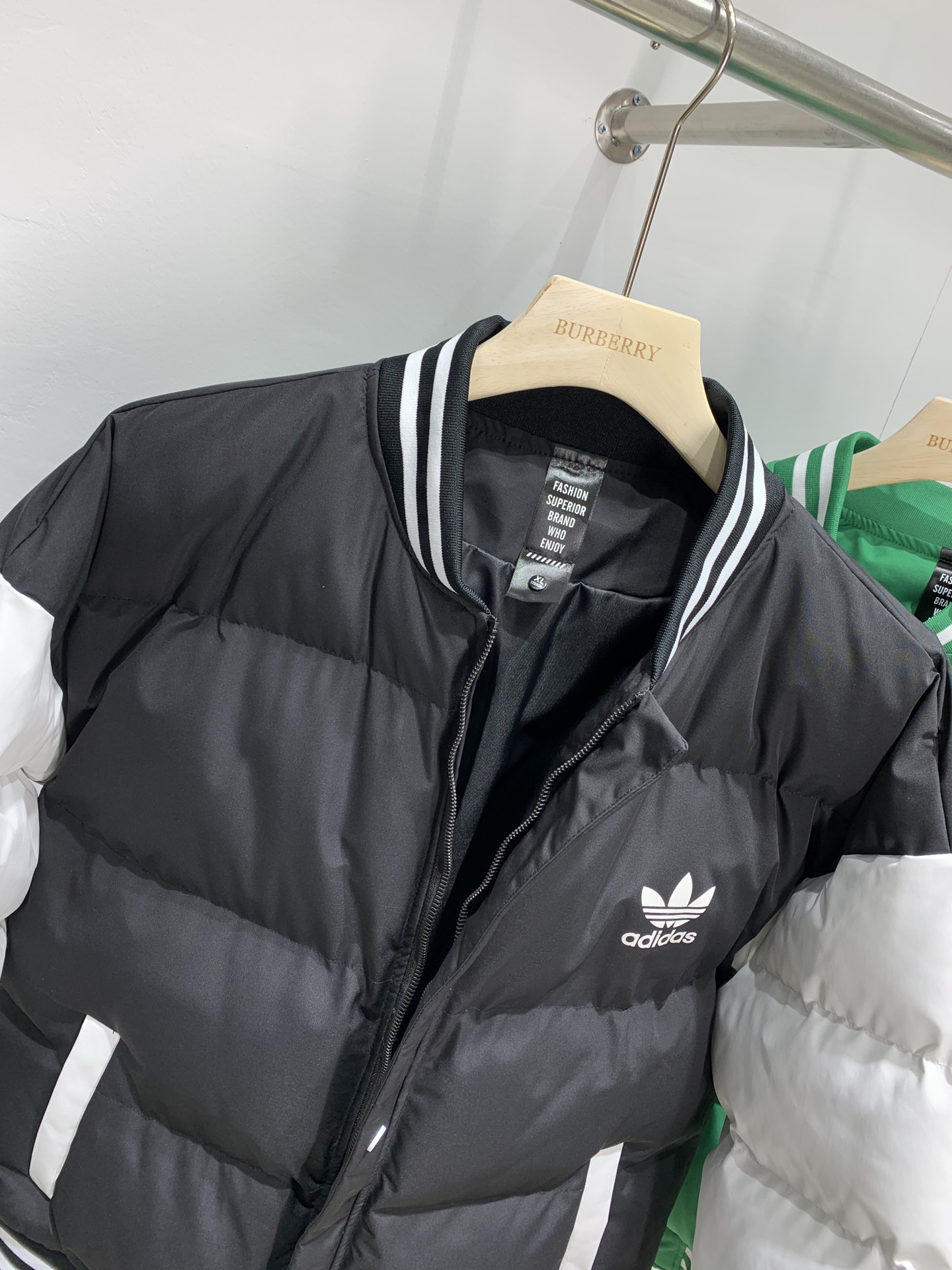 阿迪达斯 Adidas冬季新品棒球服细节