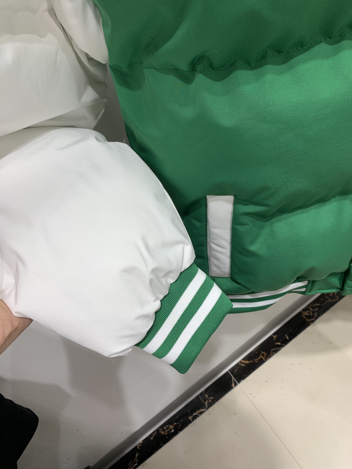 阿迪达斯 Adidas冬季新品棒球服细节