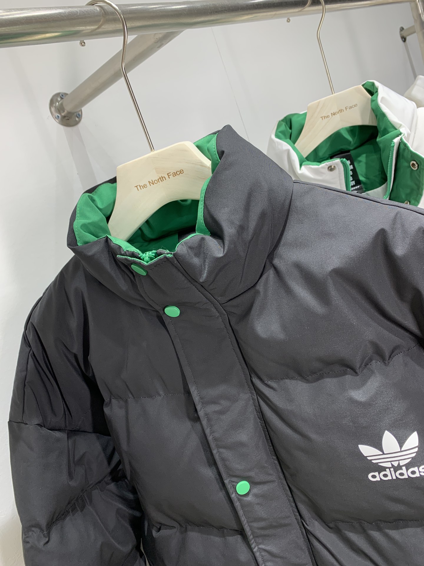 阿迪达斯 Adidas冬季新品棒球服细节