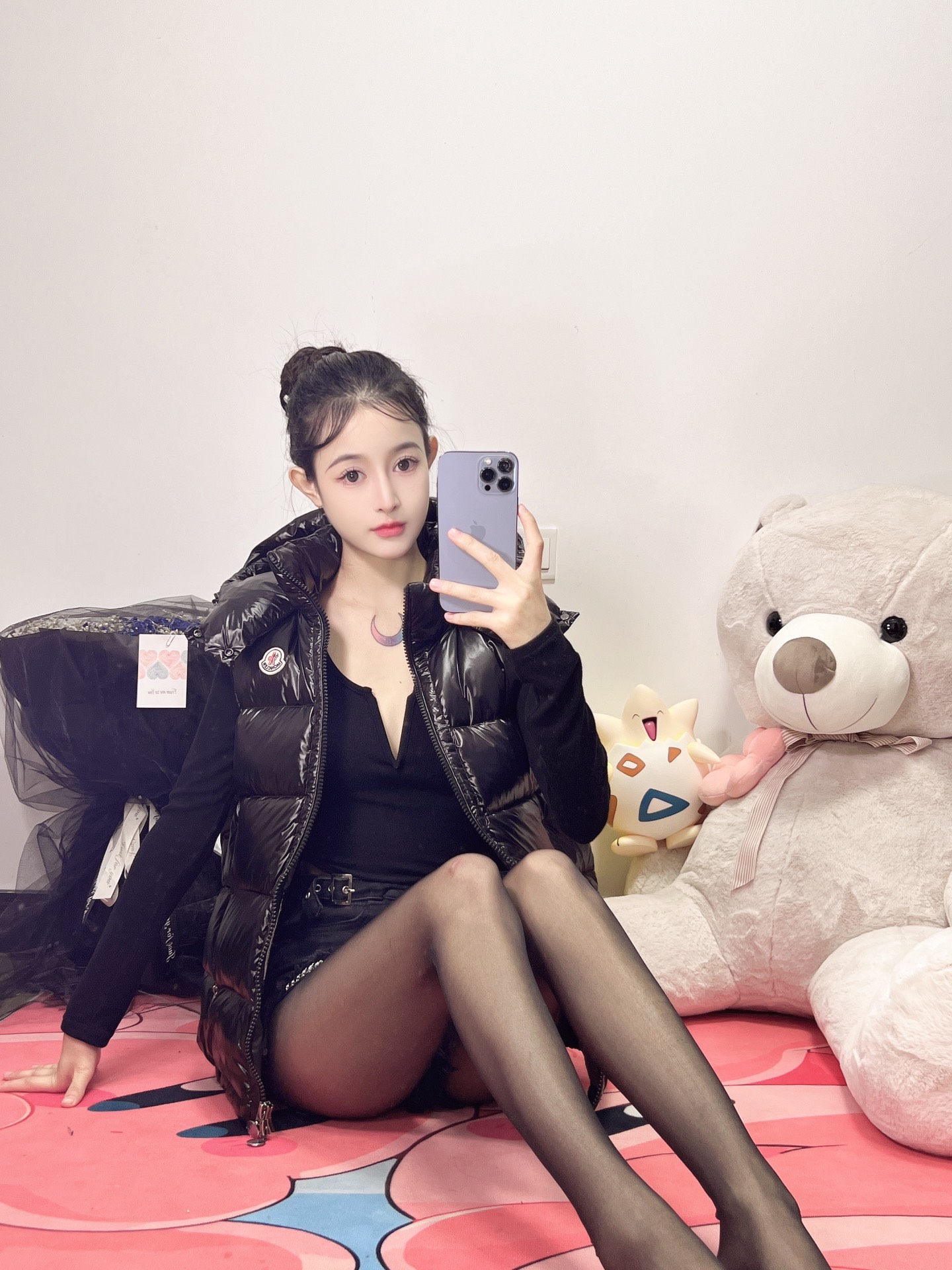 上身图】Moncler 经典漆面连帽羽绒马甲 6