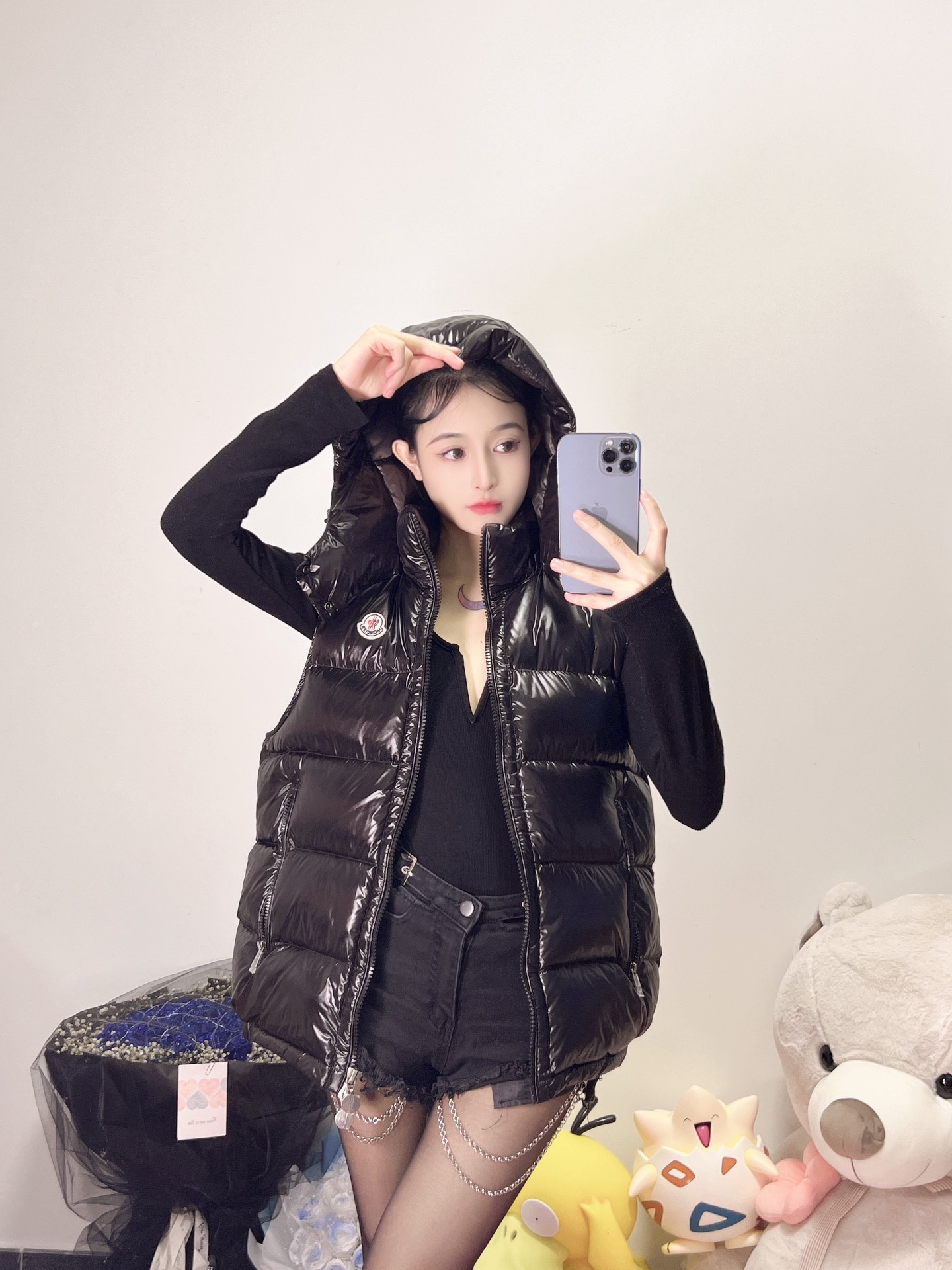 上身图】Moncler 经典漆面连帽羽绒马甲 4