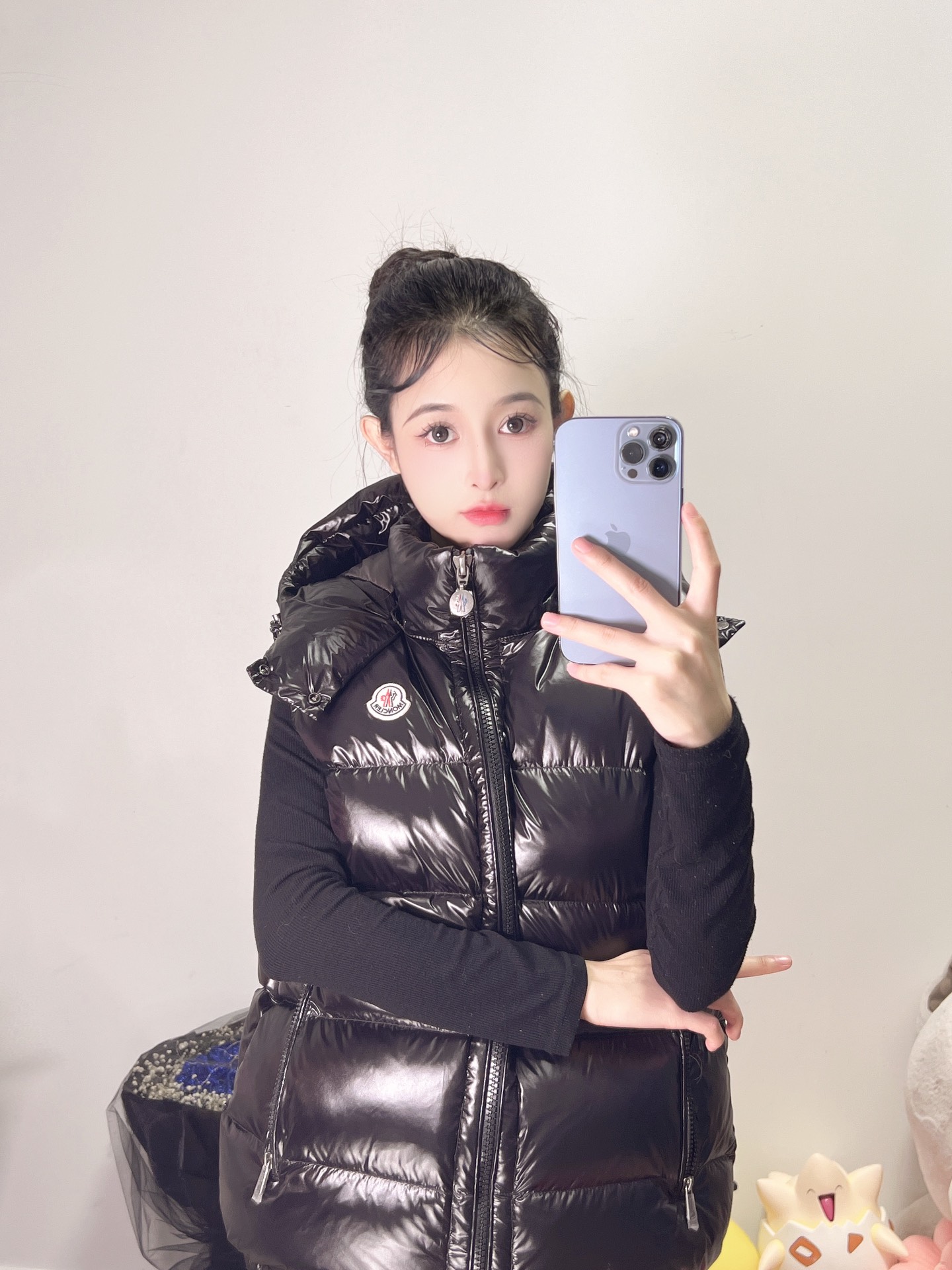 上身图】Moncler 经典漆面连帽羽绒马甲 5