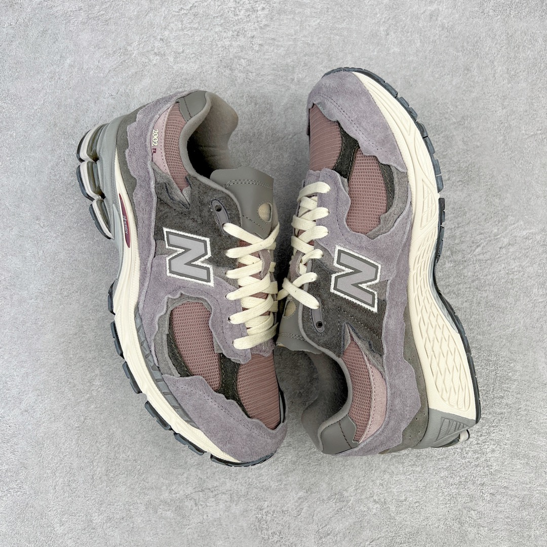 图片[3]-💰240 ＃M纯原 新百伦NB New Balance M2002RDY 紫色 全套原楦原纸板原厂数据开发 原厂网纱 原装进口翻毛皮料正确绒感卡色 正确中底拉帮中底网布细节 一比一手工擦旧效果 冲裁组合 匠心打造 耗时两个月开发完成 工艺极其复杂难度可想而知 新开独立私模大底 全网唯一正确做旧组合大底 高端零售专供产物 尺码：36 37 37.5 38 38.5 39.5 40 40.5 41.5 42 42.5 43 44 44.5 45 45.5 46.5 47 编码：by3936010-运动鞋