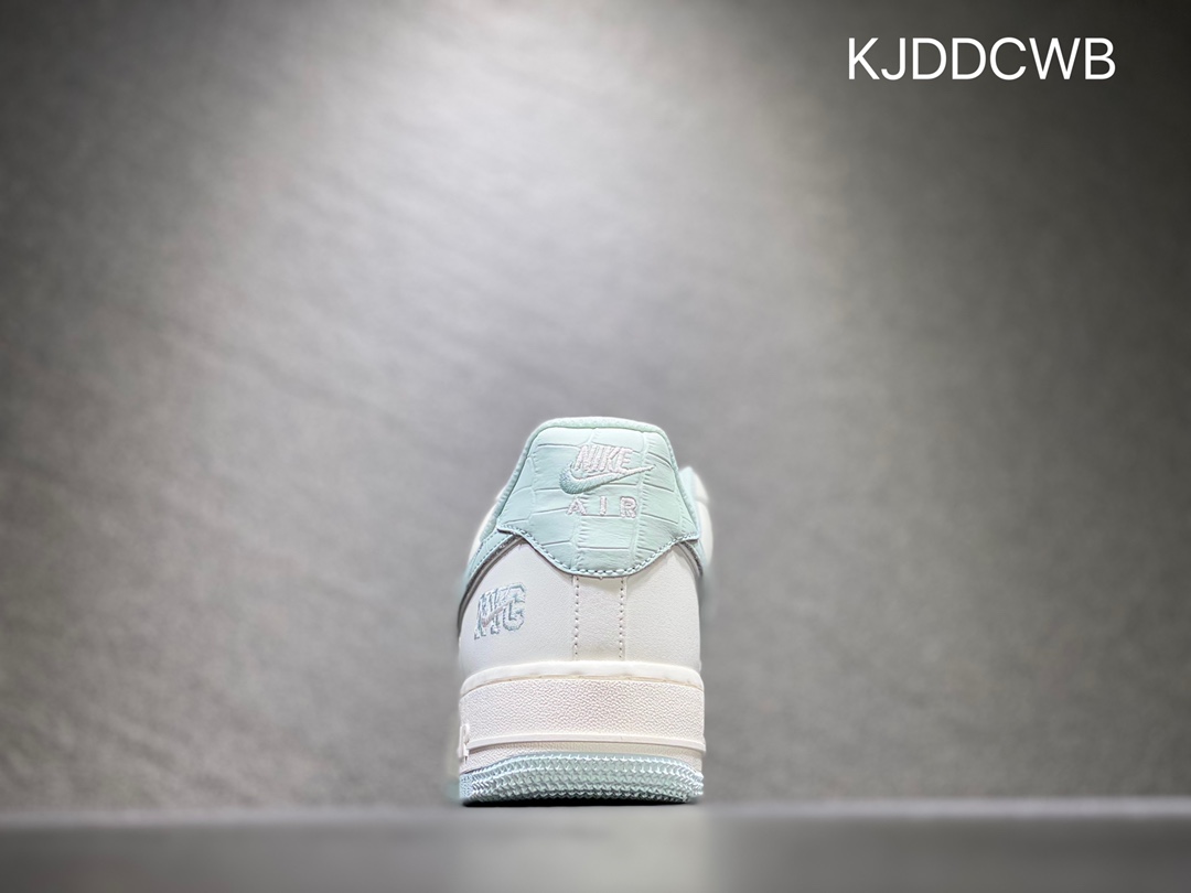 240 Nike Air Force 1 空军一号 PQ5636-226