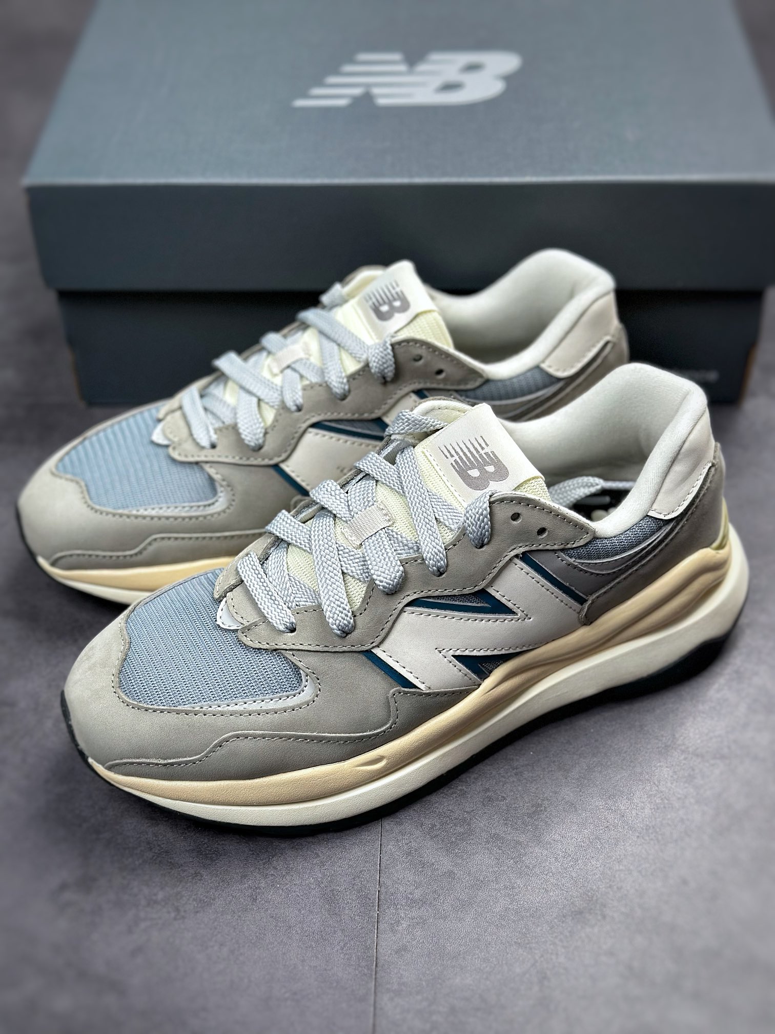 Pure original factory produced retro casual jogging shoes New Balance/ NB5740 pure original series M5740LLG