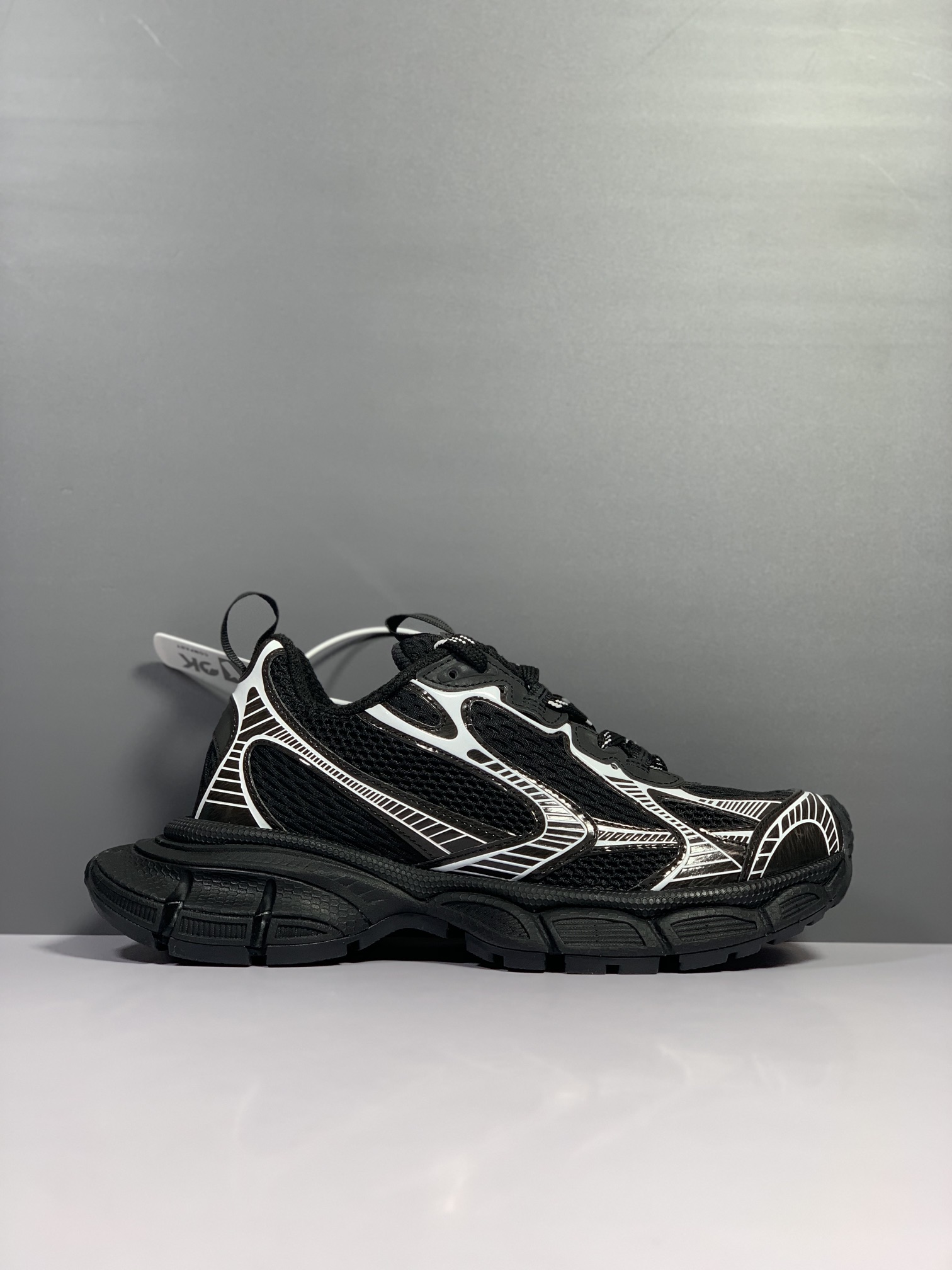 Balenciaga Phantom Sneaker 官方同步 巴黎世家全新十代潮流跑鞋 W1RB5 0102 黑白#增加全新设计 在延续 Track Trainer 户外轮廓和复杂鞋面结构的同时，新版本在后跟位置增加了透明带的部件尺码：35 36 37 38 39 40 41 42 43 44 45 46