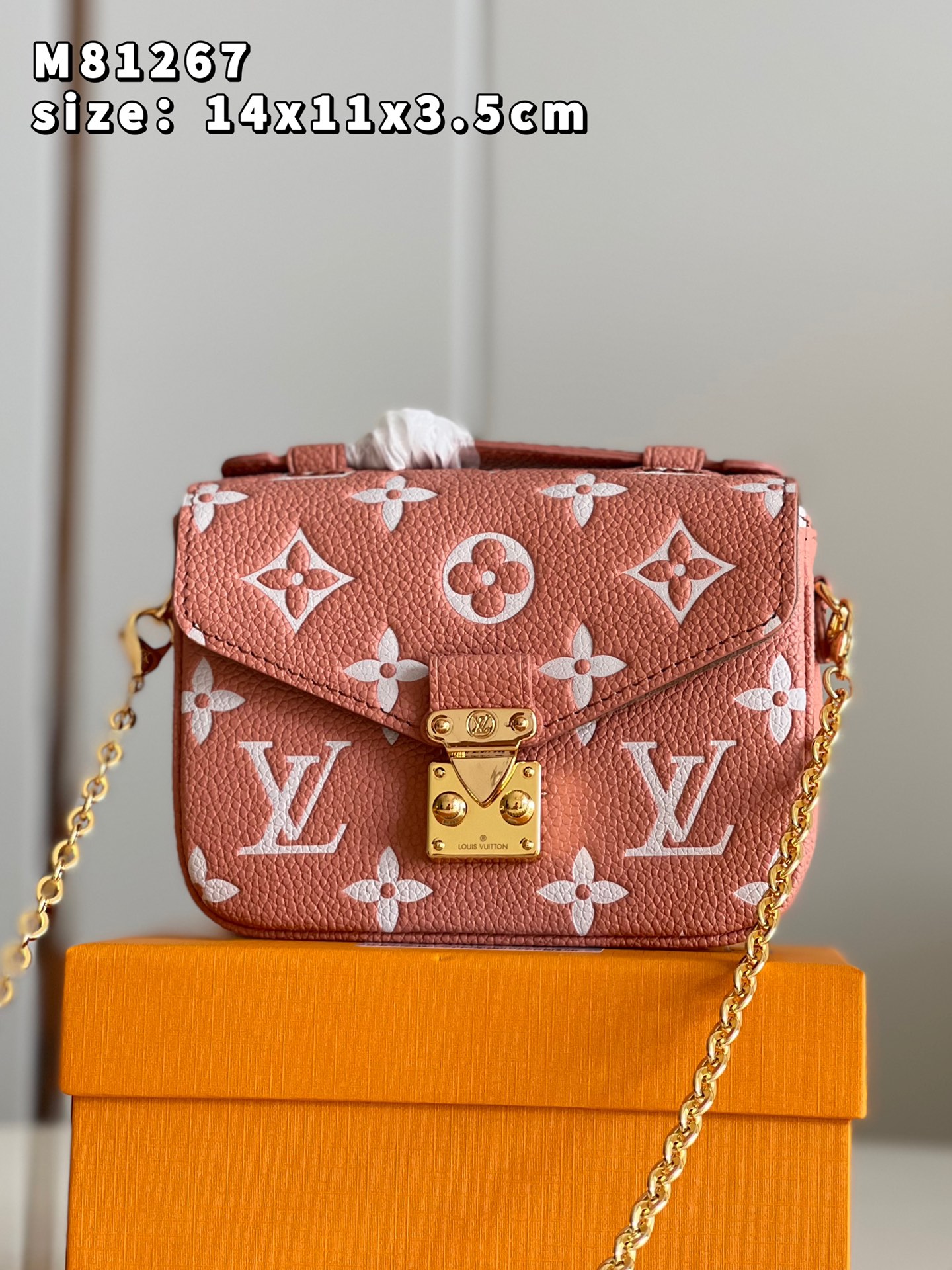 NO:399459,【Exclusive real photo M81267 fanprint】This Micro Métis postman chain bag is made of soft Monogram Empreinte grained cowhide leather imprinted classic Monogram pattern, with two-color design to set off the exquisite texture, and condenses the classic Pochette Métis handbag design in pocket size. The S-lock buckle is derived from Louis Vuitton traditional hard box, continuing the iconic elements of the Métis series. Detailed features 14 x 11 x 3.5 cm (length x height x width) C.,LV [original leather],louis vuitton,louis vuitton,cowhide19860909【独家实拍 M81267粉丝印】本款 Micro Métis 邮差链条包取材柔软的 Monogram Empreinte 粒面牛皮革压印经典 Monogram 图案,以双色设计烘托精致质感 以袖珍尺寸浓缩经典 Pochette Métis 手袋设计.S-lock 锁扣源自路易威登传统硬箱,延续 Métis 系列的标志性元素.详细特征14 x 11 x 3.5 厘米 (长度 x 高 x 宽) C.,LV【原厂皮】,louis vuitton,louis vuitton,cowhide,Bag