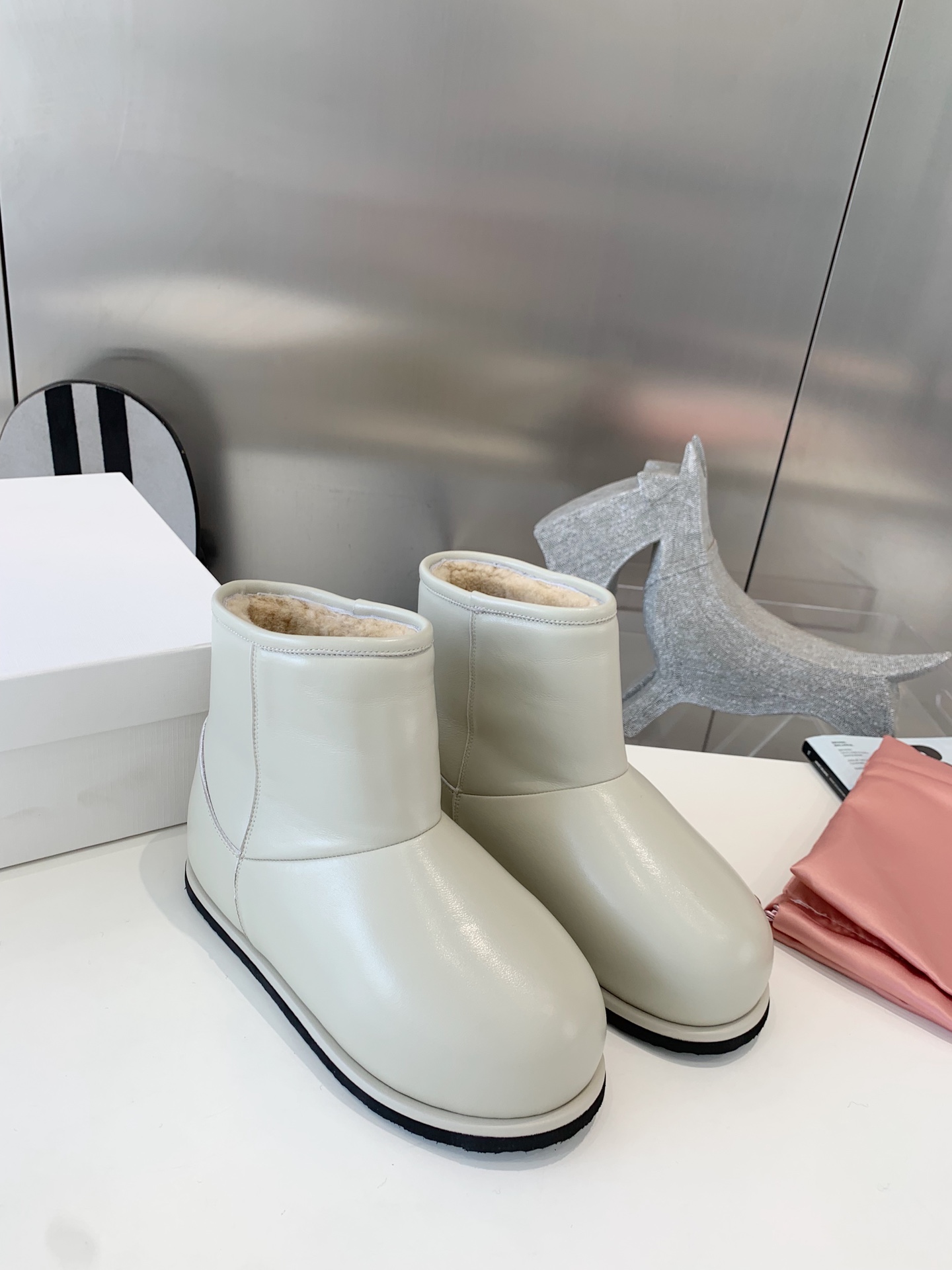 Amina Muaddi Snow Boots: Level 975 Substitute with Exclusive Power - 图片 3