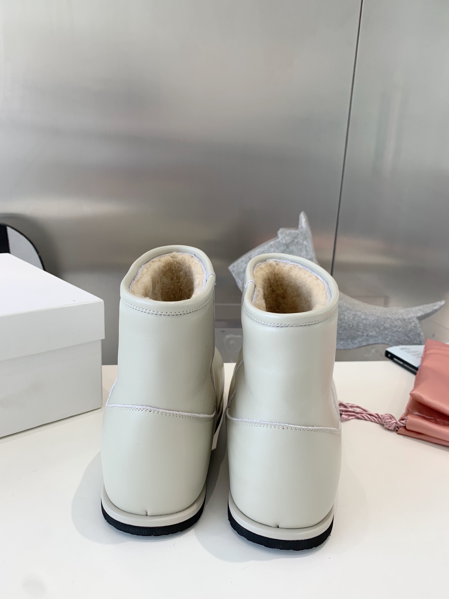 Amina Muaddi Snow Boots: Level 975 Substitute with Exclusive Power - 图片 7