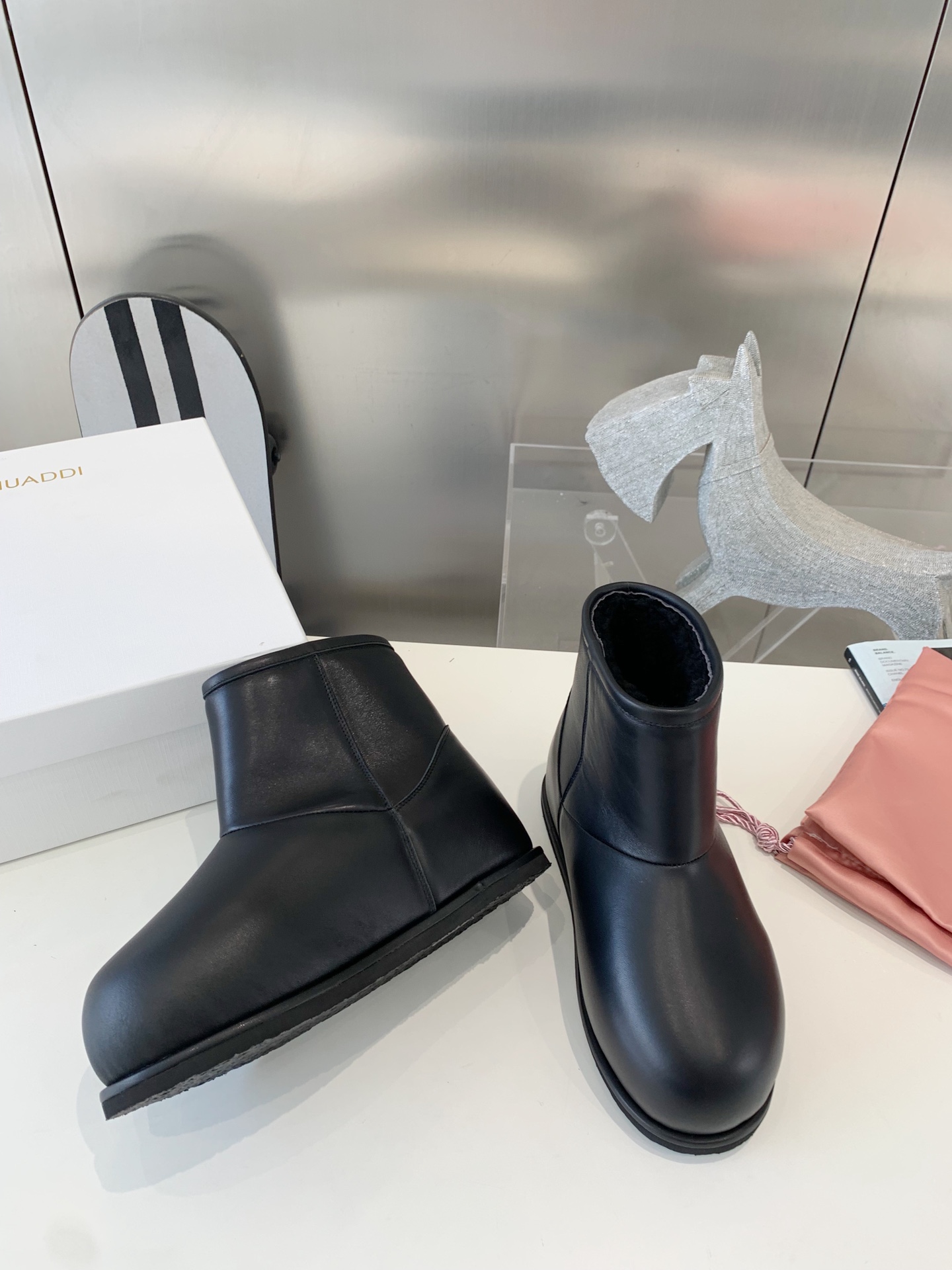 Amina Muaddi Snow Boots: Level 975 Substitute with Exclusive Power - 图片 4