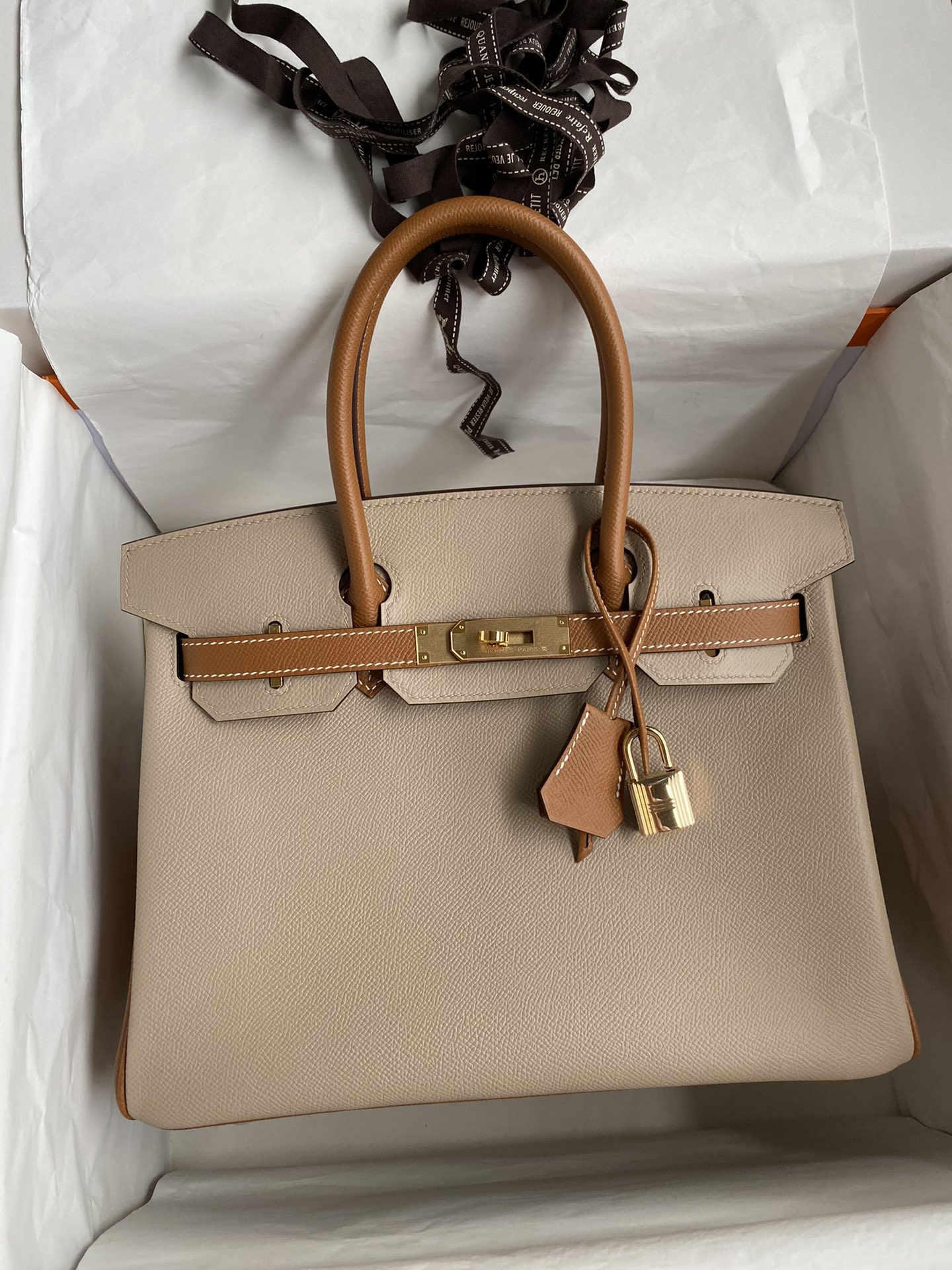 NO:699156,Birkin 30cm imported Esom leather windbreaker gray with golden brown gold buckle, Hermes, hermes, Hermes,19860909Birkin 30cm 进口Esom皮 风衣灰拼金棕 金扣,爱马仕,hermes,Hermes,,Bag