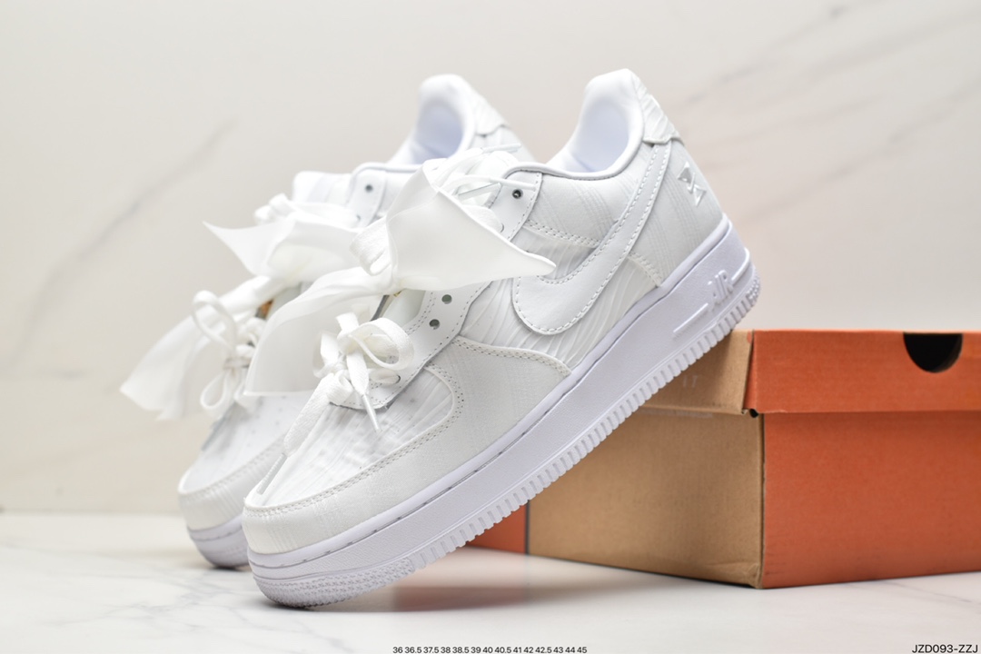 140 耐克Nike Wmns Air Force 1 '07 LX Low”Triple White”空军一号DV4244-111