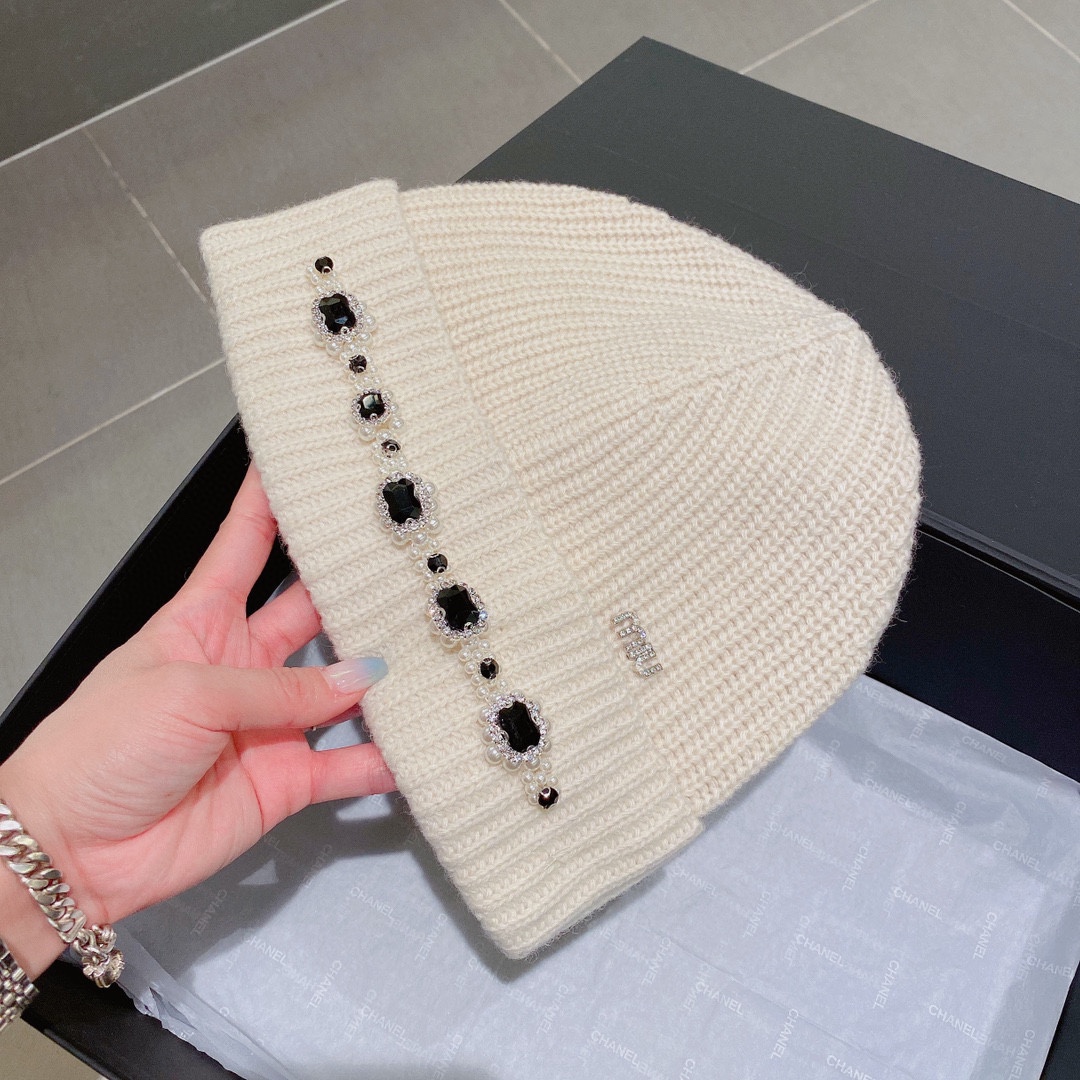 MiuMiu Hats Knitted Hat Black Knitting Fall/Winter Collection