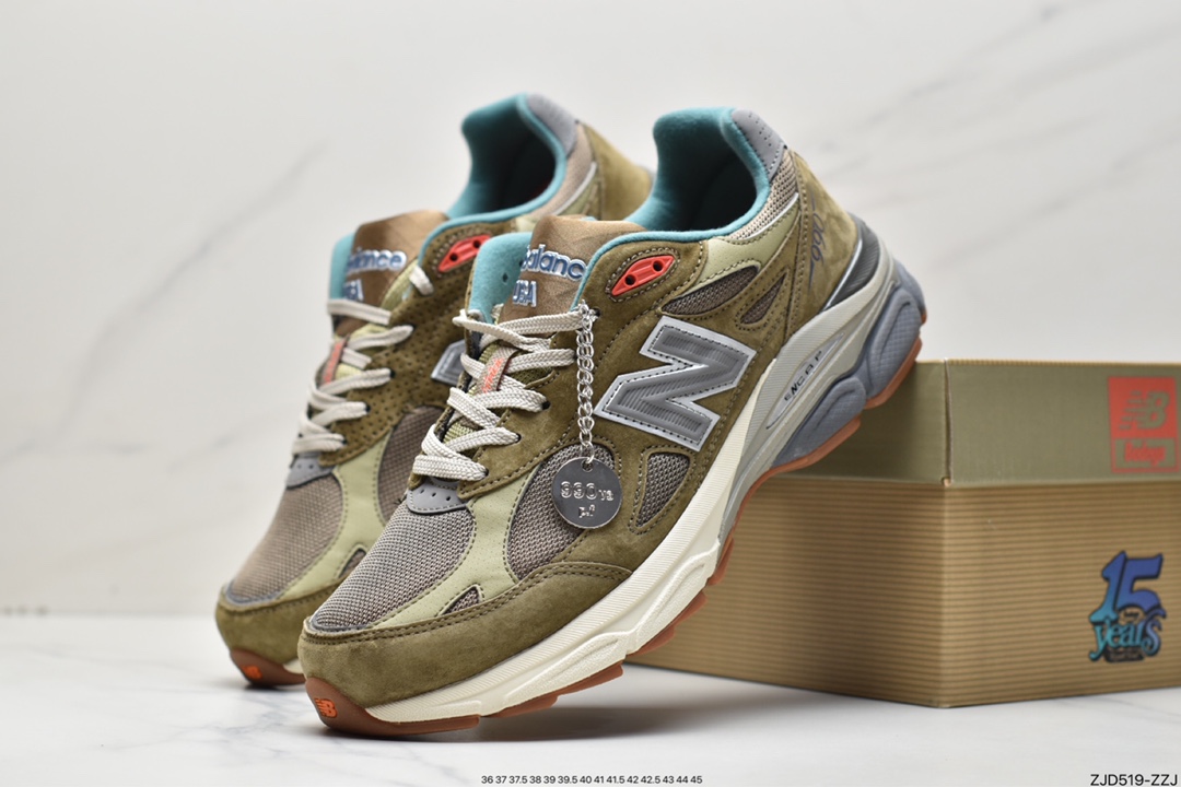 NB Made in USA M990V3 ”Here to Stay” three generations of low-top running shoes M990BD3