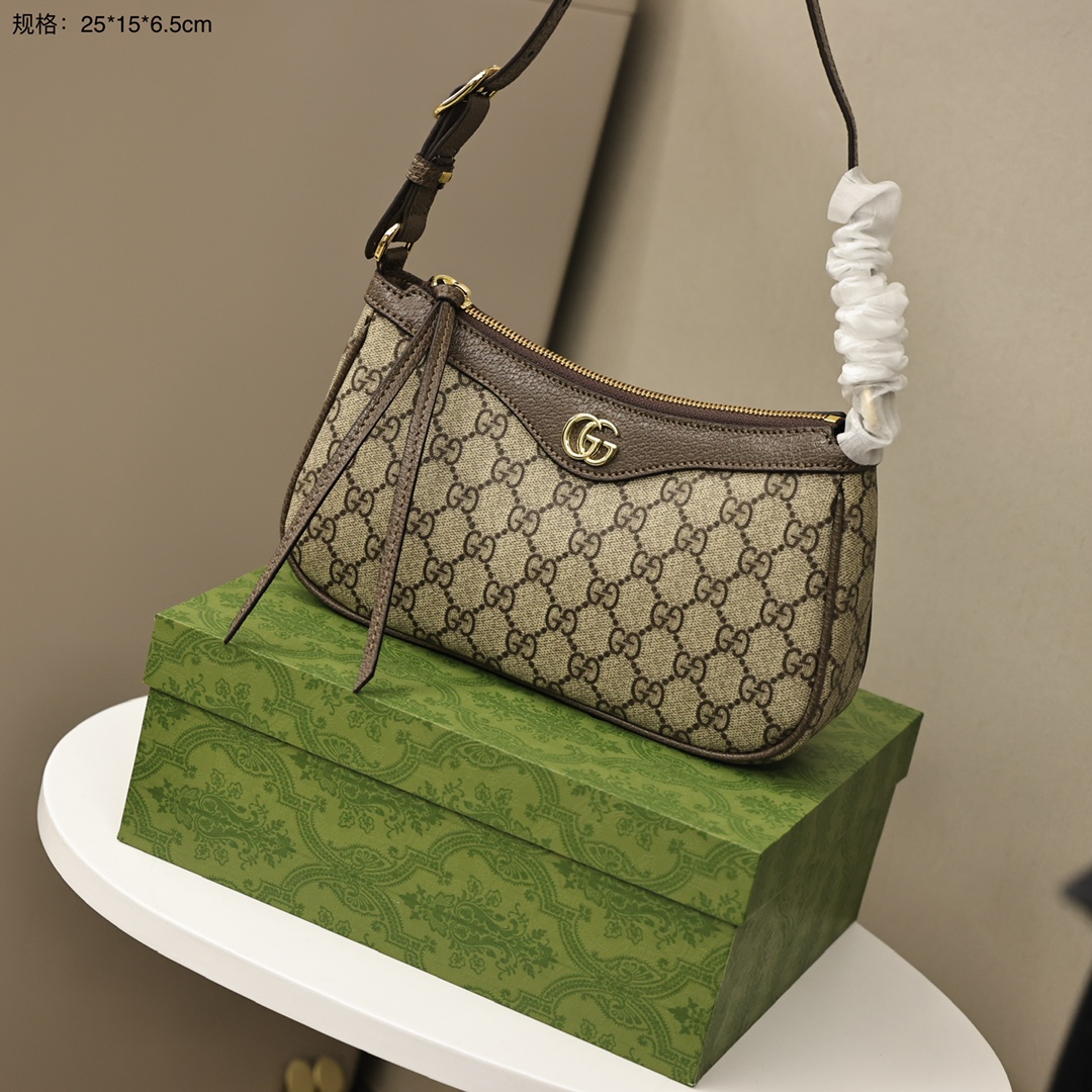GUCCI 2023新款腋下包💰210 可调节肩带的腋下包，实在是太好用了，放一个手机.卡包.口红.钥匙.气垫.空间还有富余，出门随手拎走，复古百搭。 规格：25*15*6.5cm